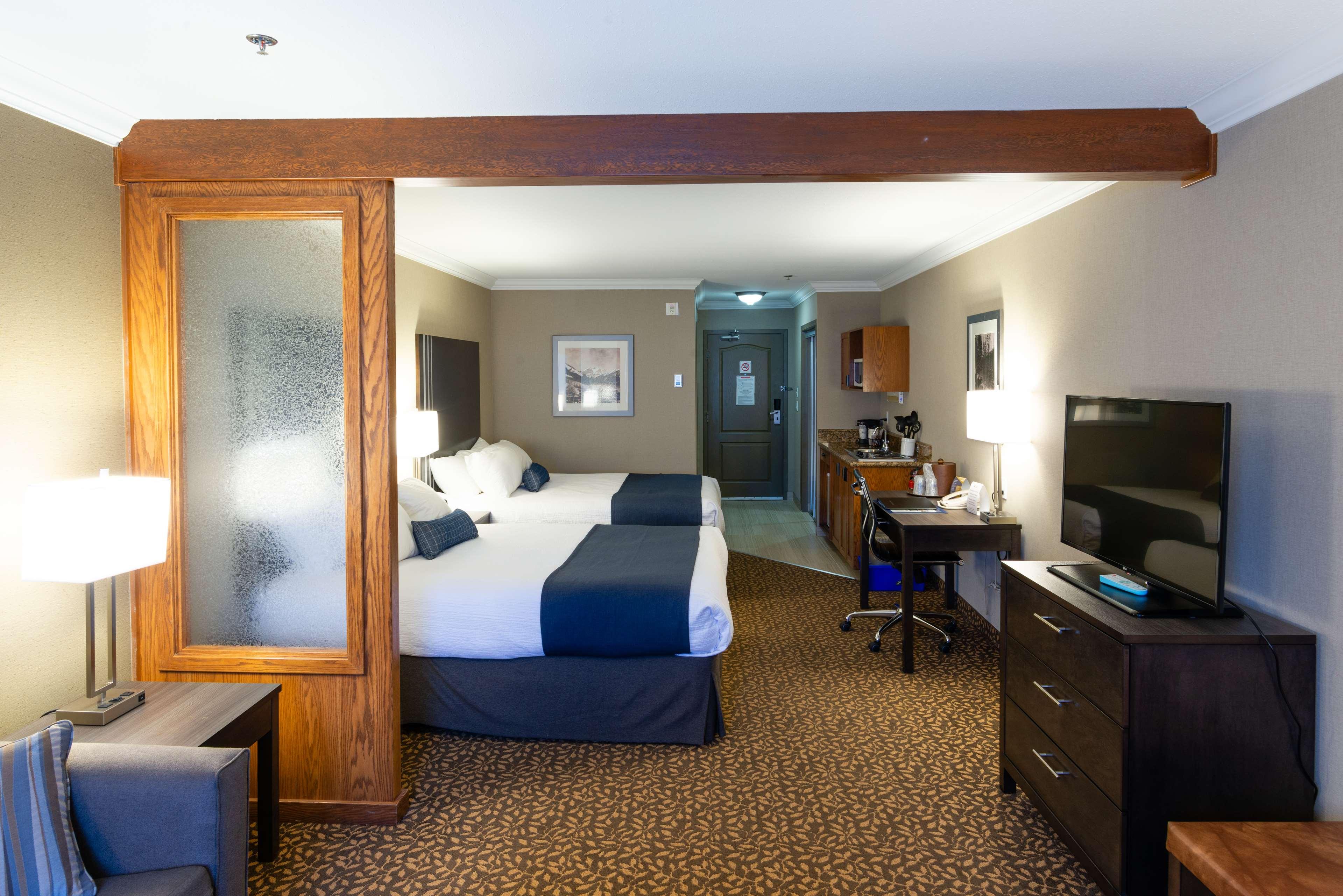 Suite Two Queen Beds