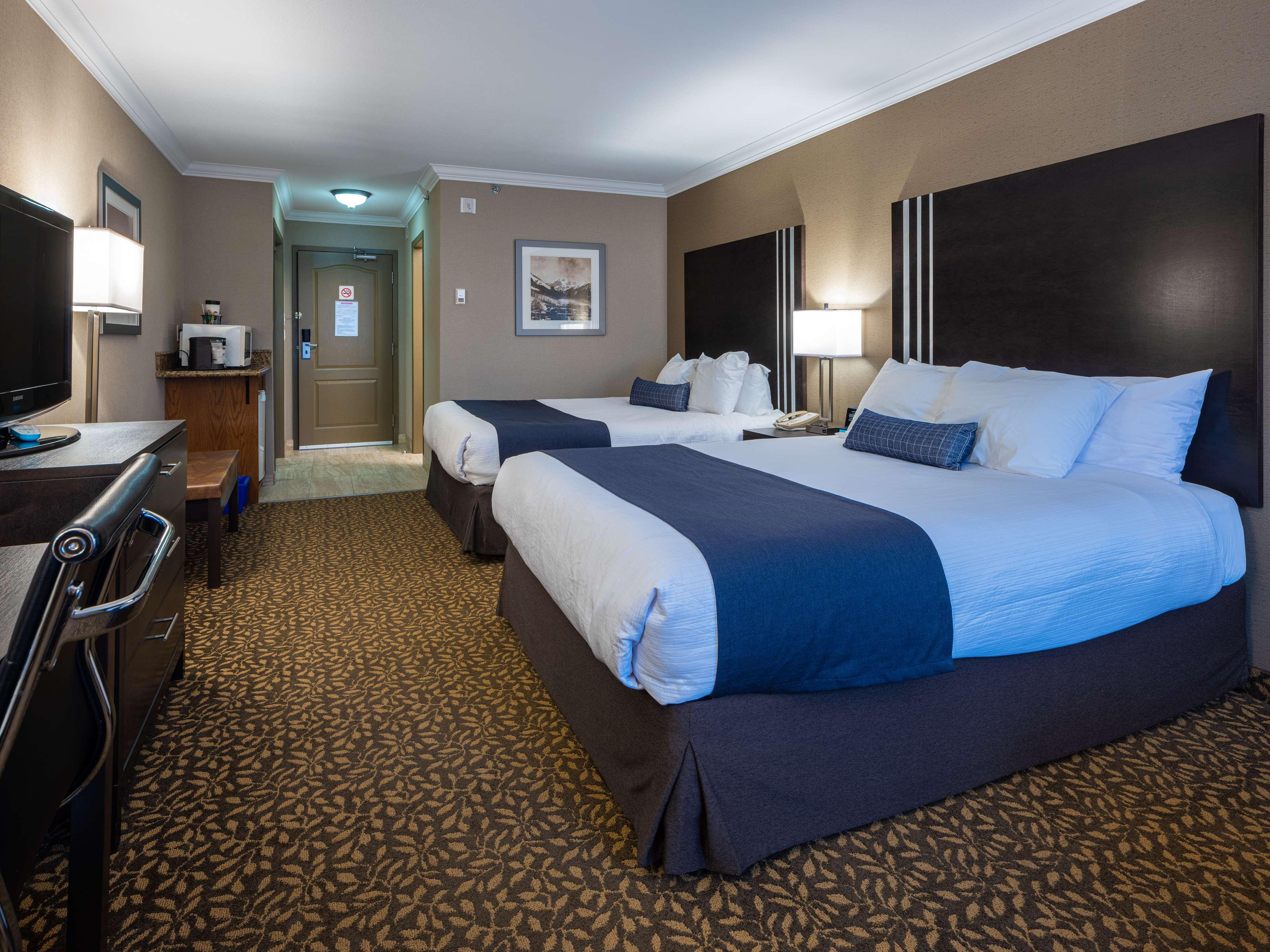 Quadruple Two Queen Beds