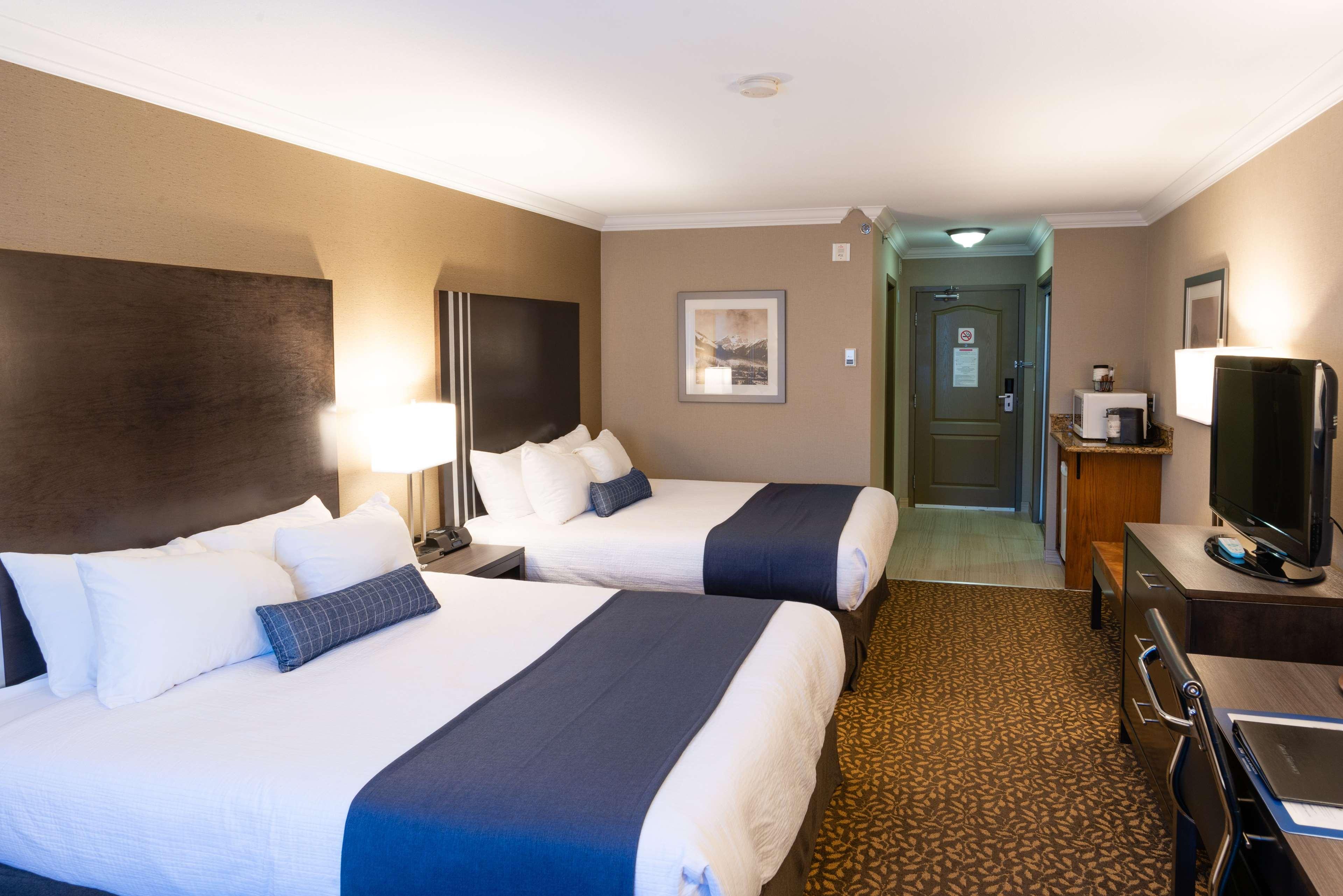 Quadruple Two Queen Beds