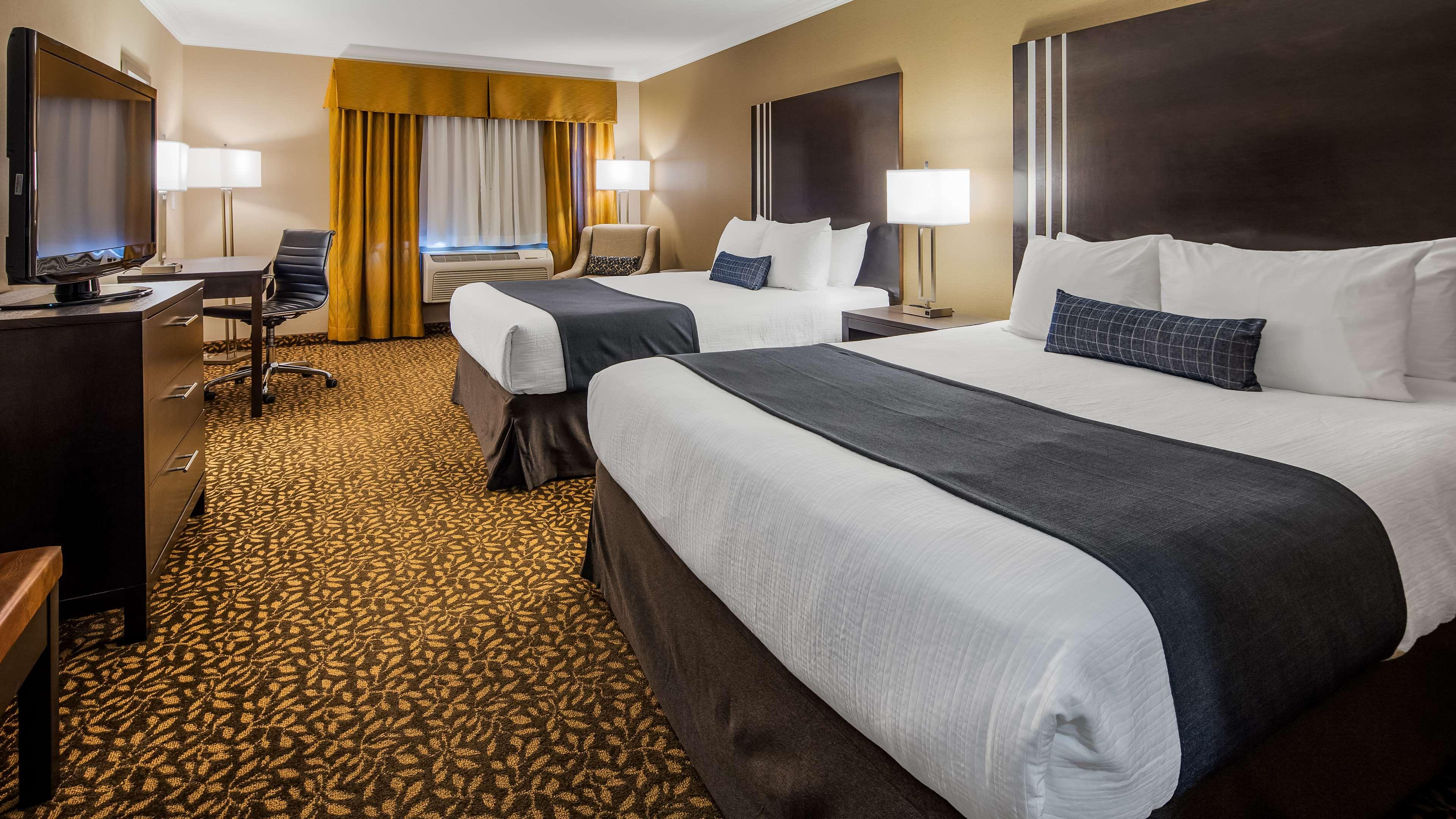 Quadruple Two Queen Beds