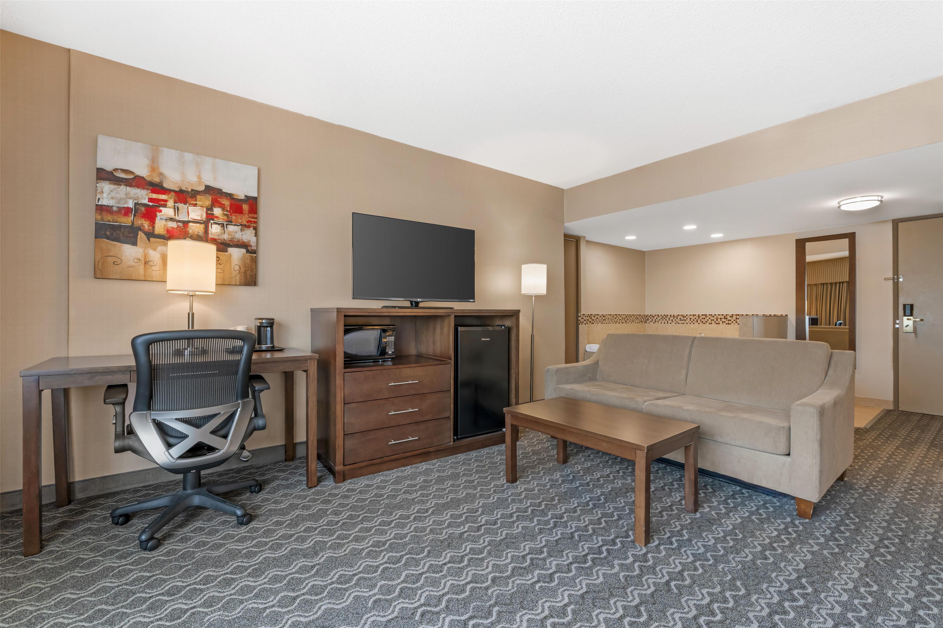 Suite King Bed with Jacuzzi