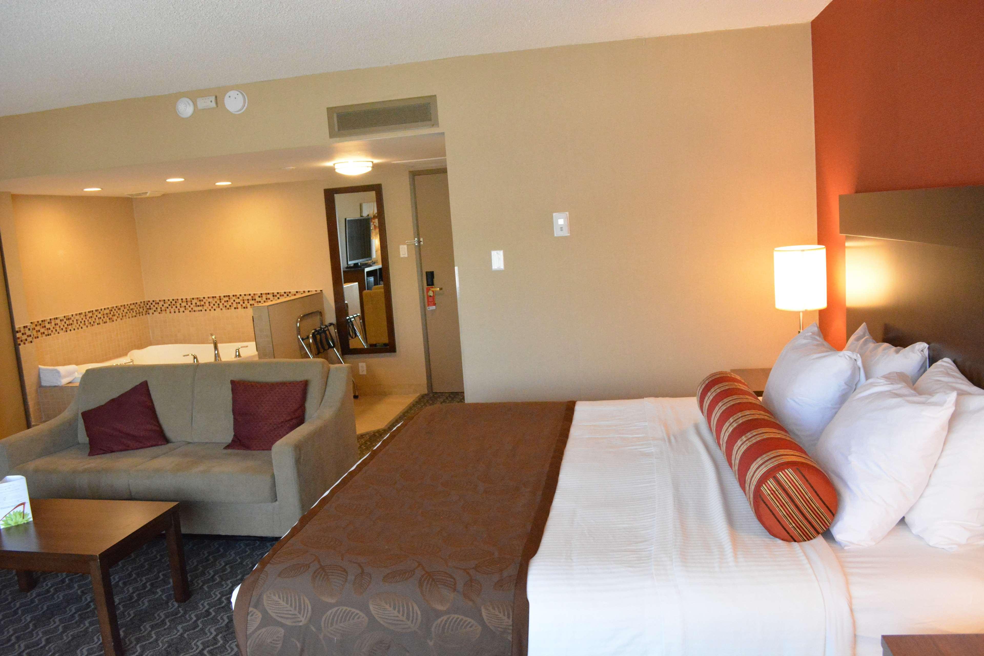 Suite King Bed with Jacuzzi