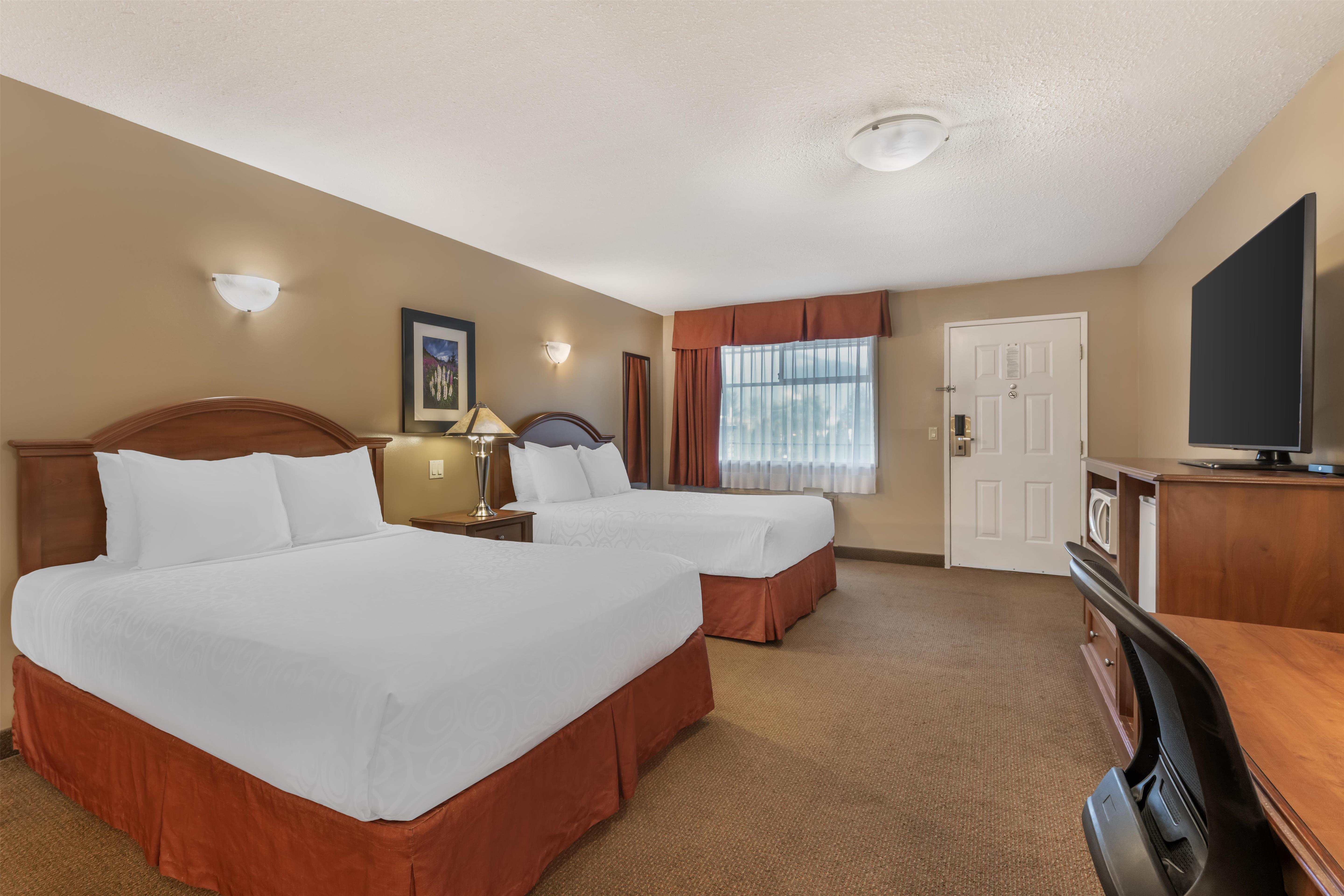 Studio Two Queen Beds