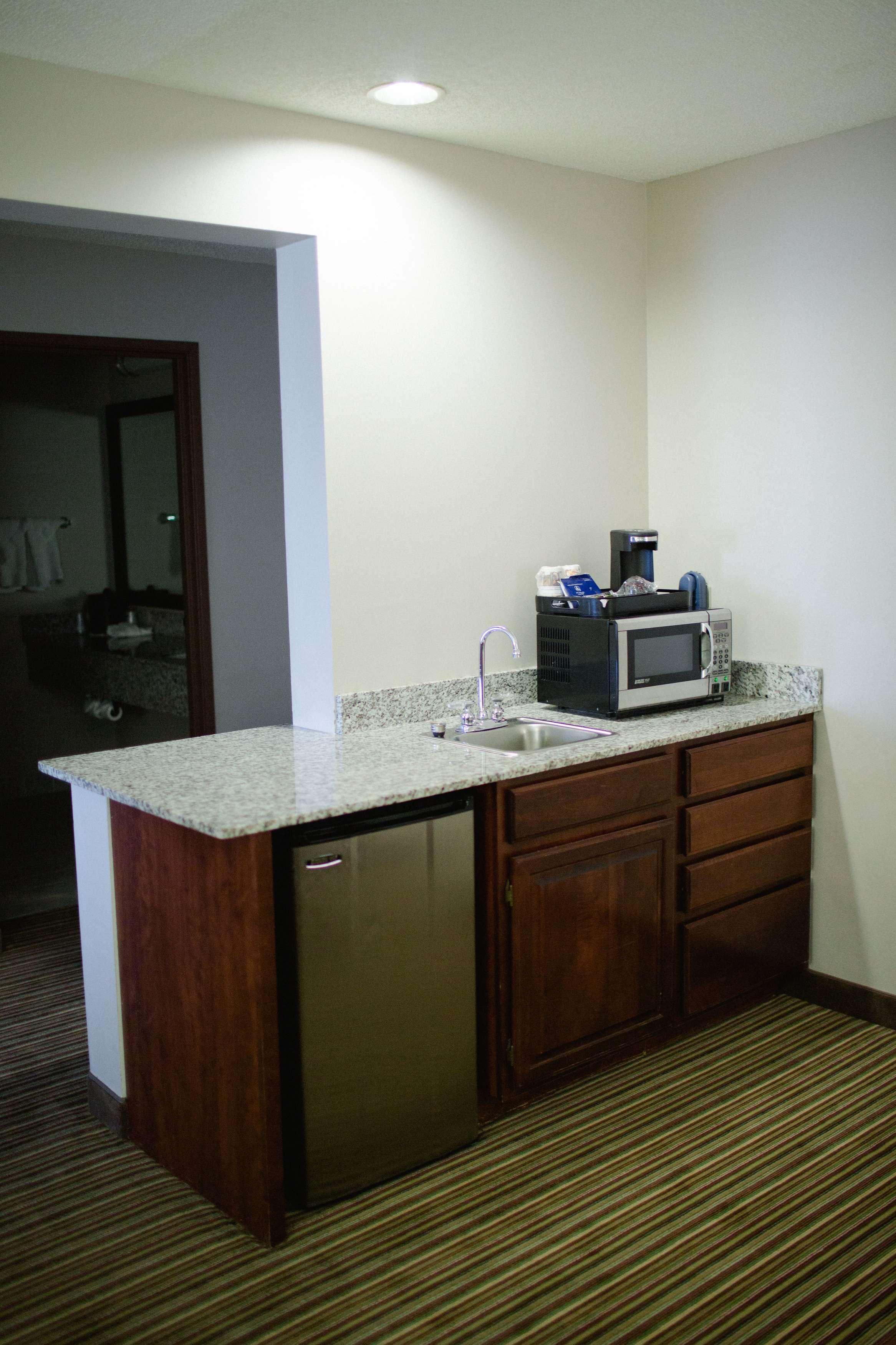 Suite Two Queen Beds Non Smoking