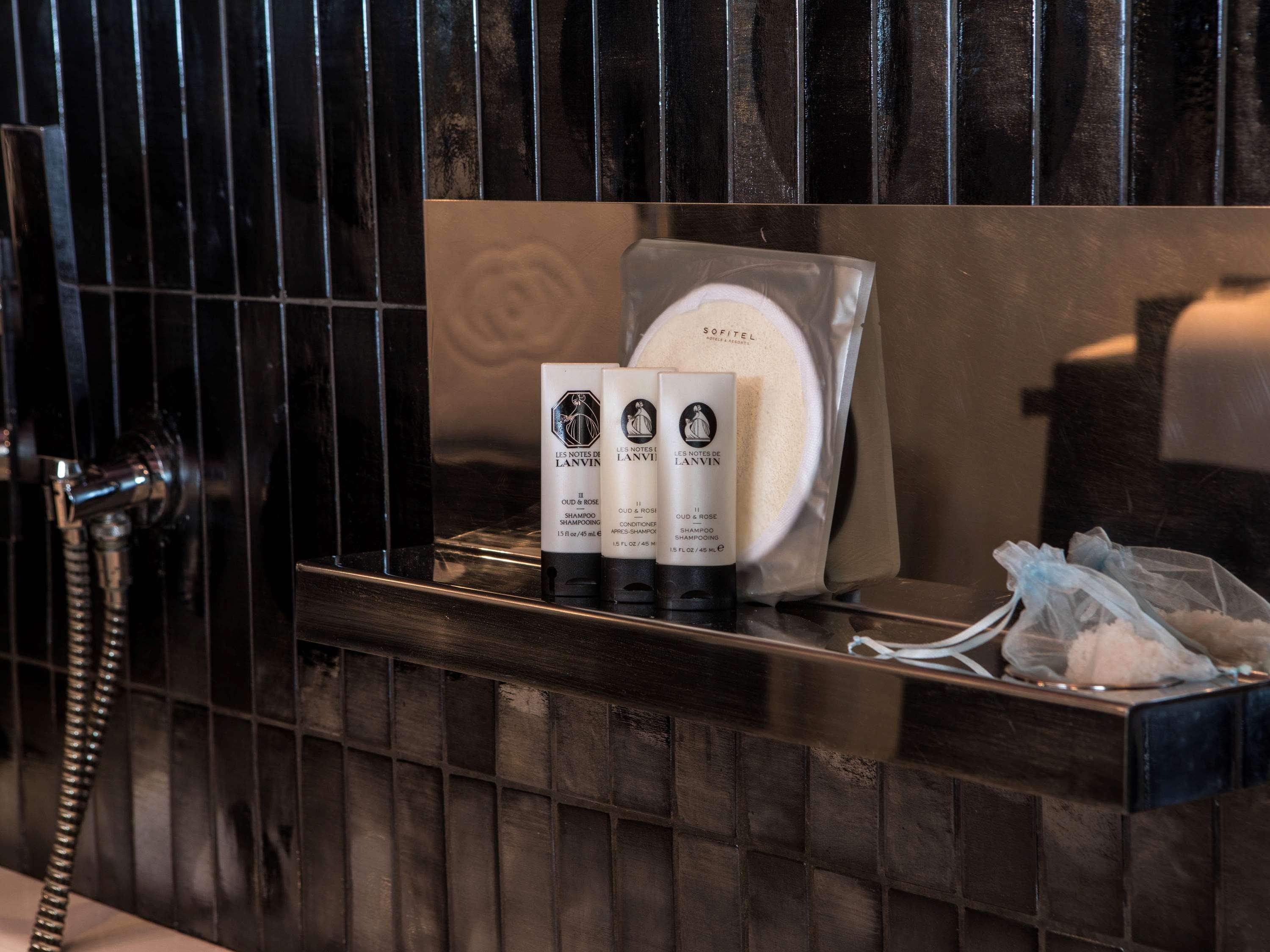 Single Deluxe King Bed