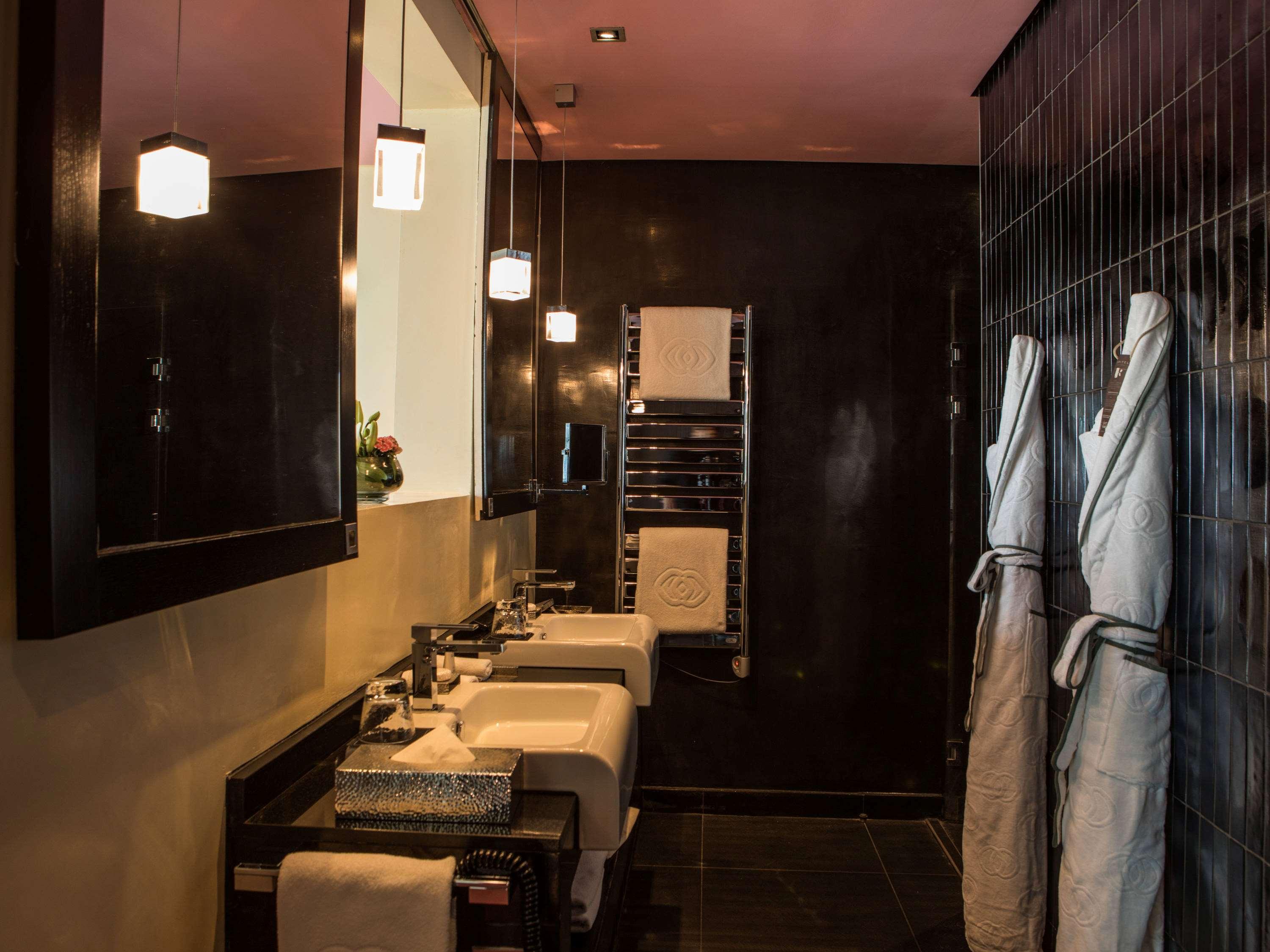 Double Deluxe King Bed