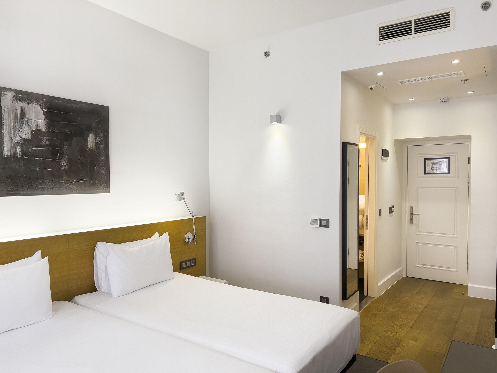 Quadruple Connecting Room