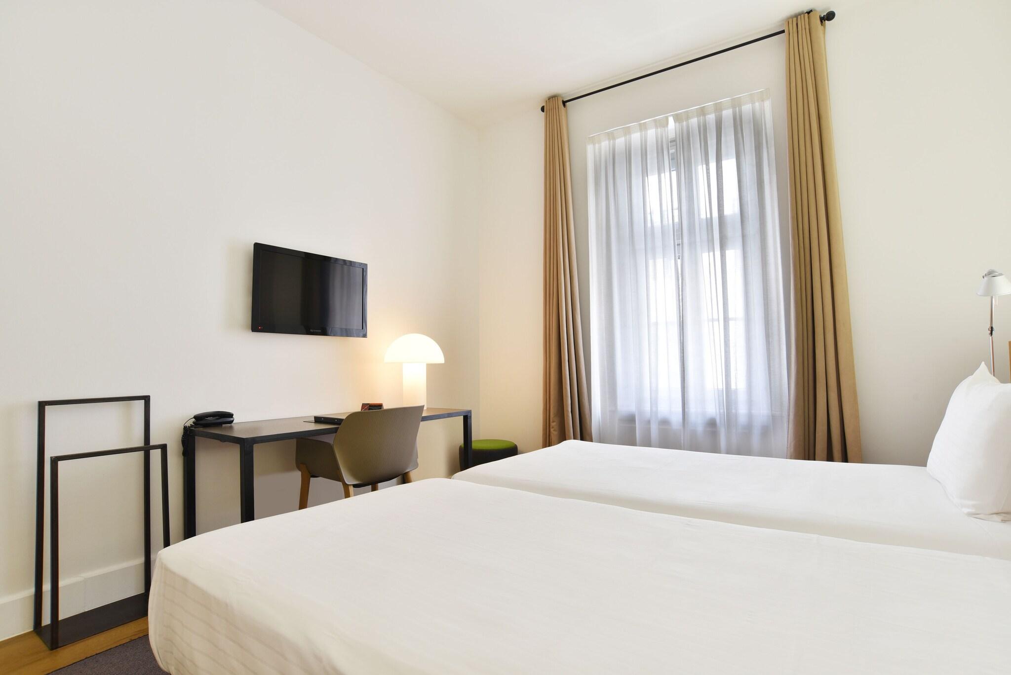 Quadruple Connecting Room