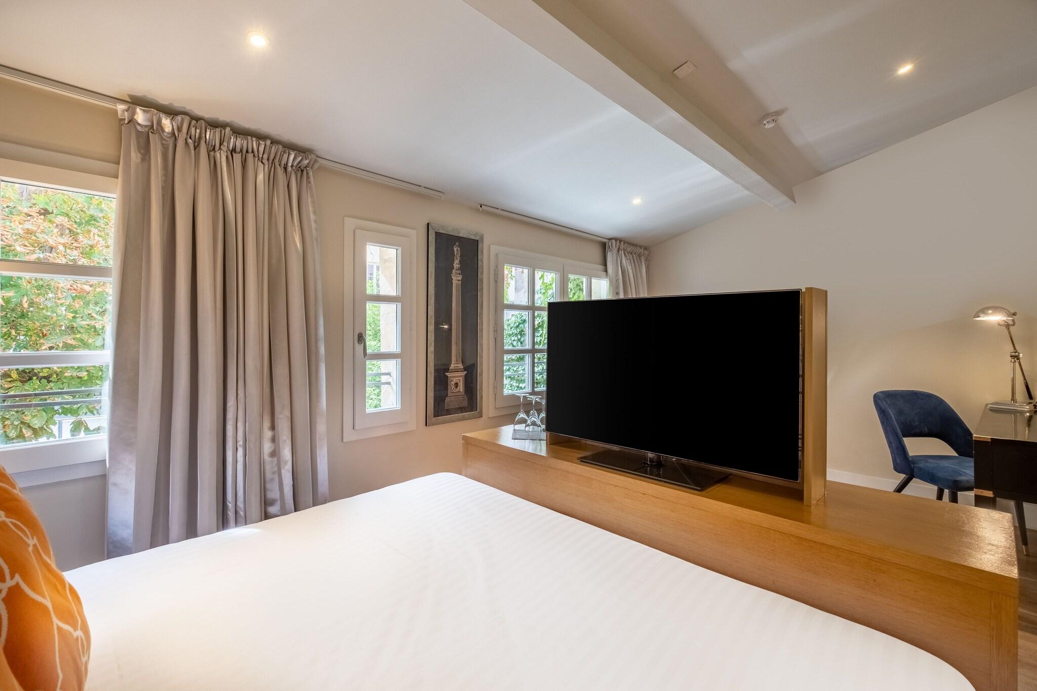 Double Deluxe King Bed