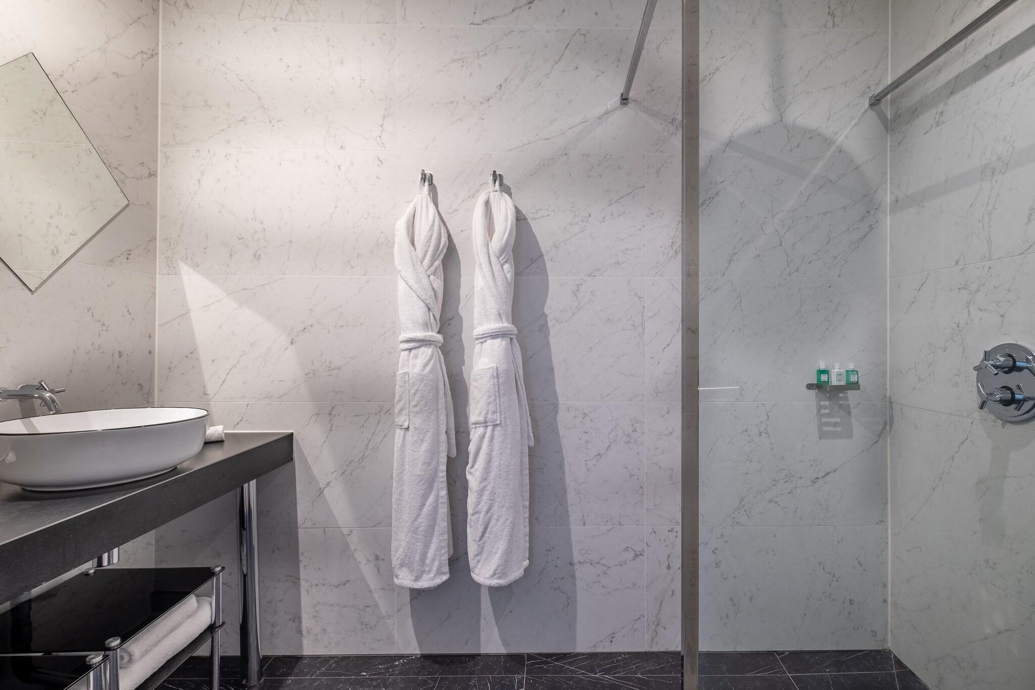 Double Deluxe King Bed