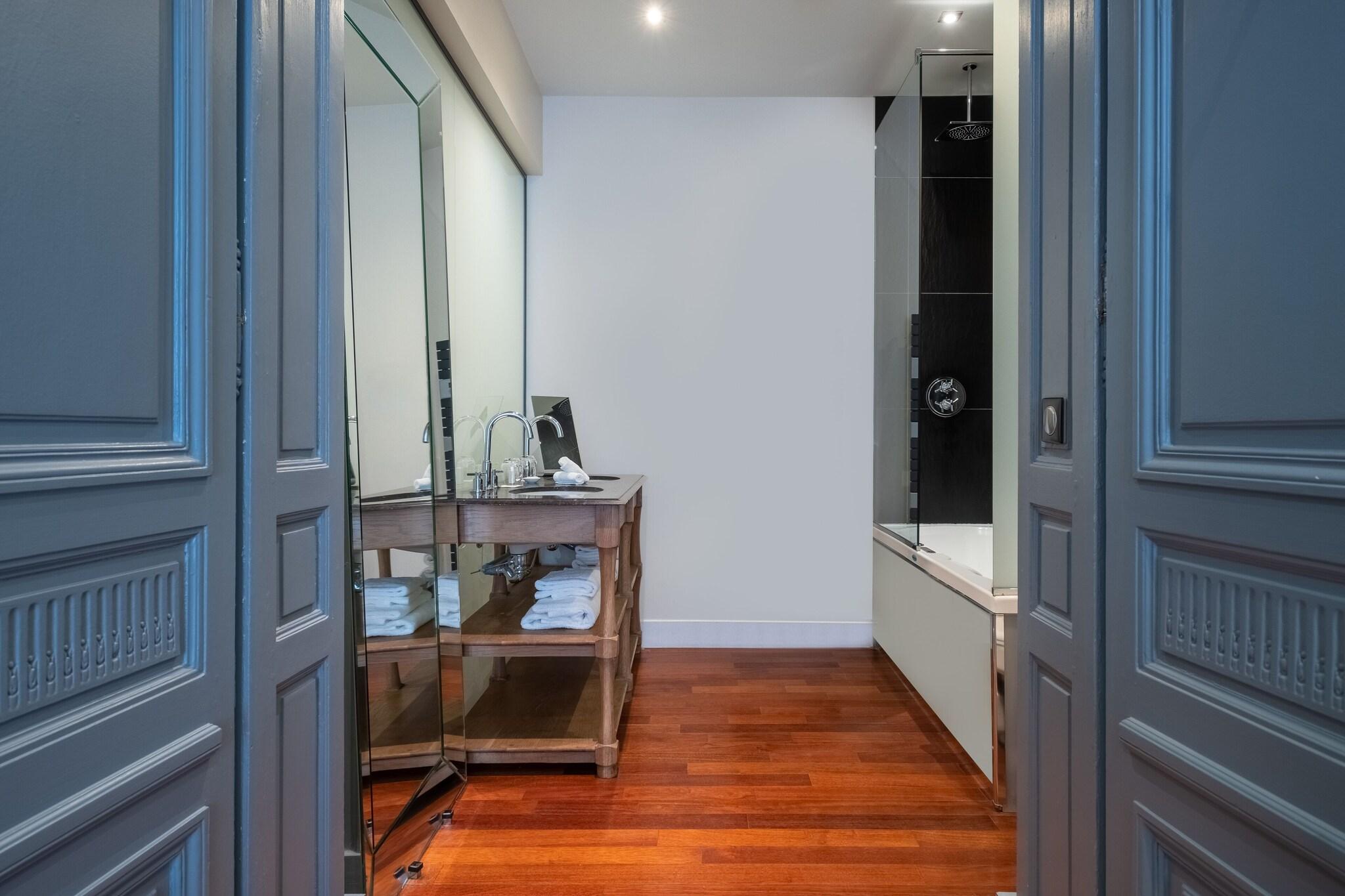 Double Deluxe King Bed