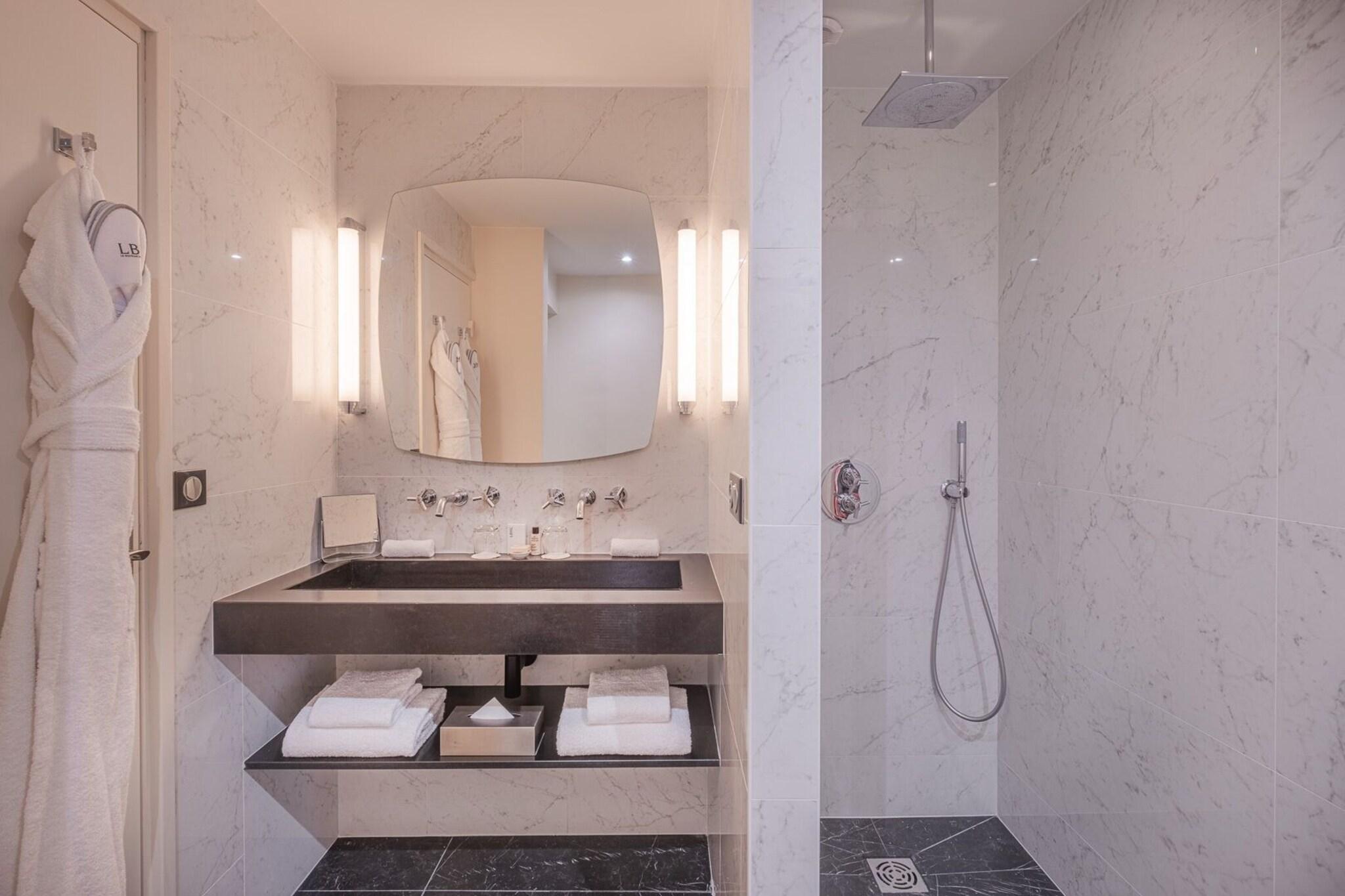 Double Queen Size Bed