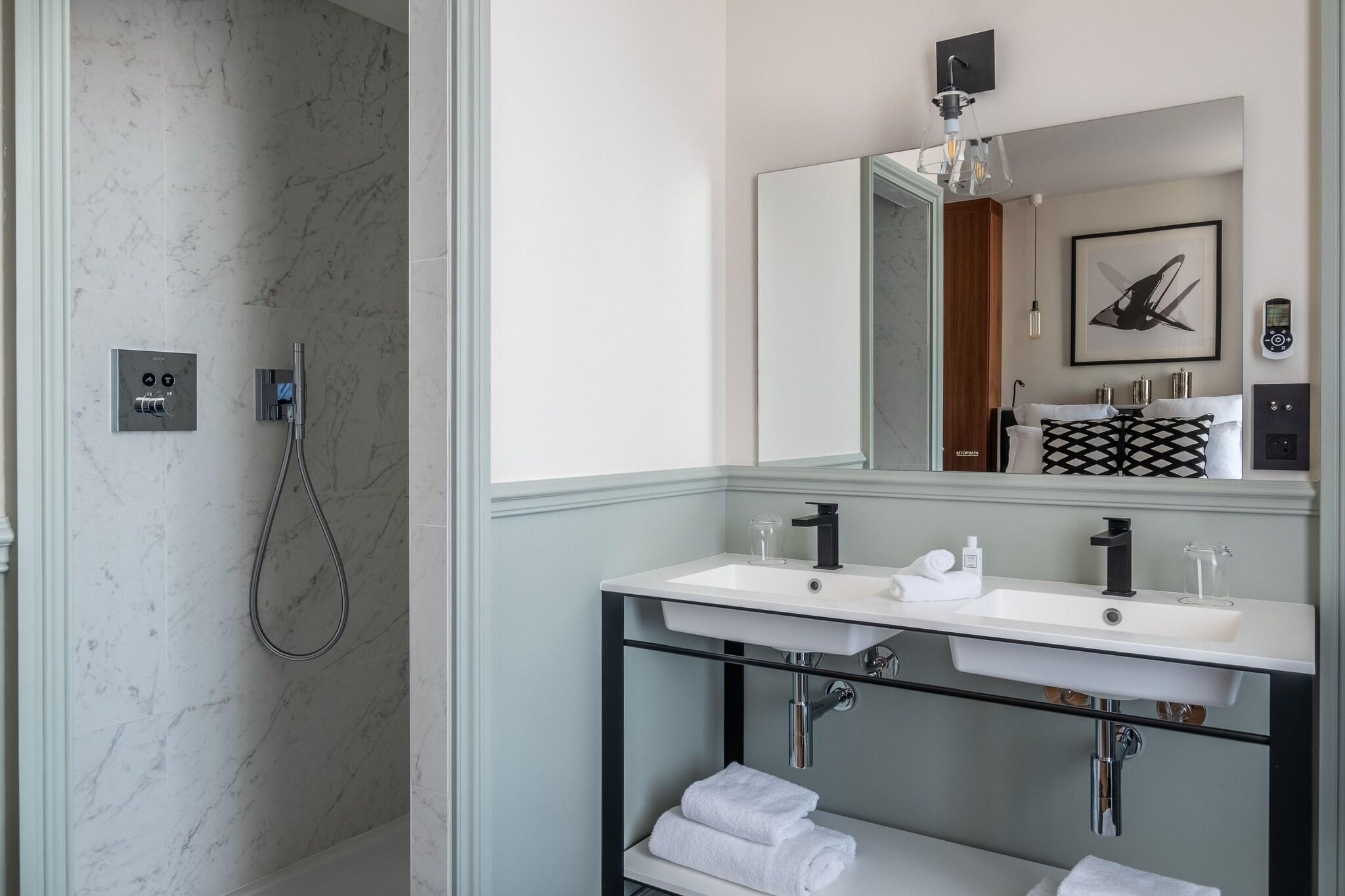 Double Queen Size Bed