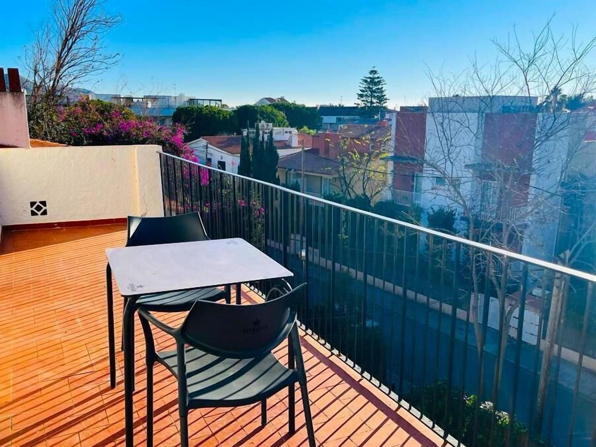 Family Room Queen Size Bed