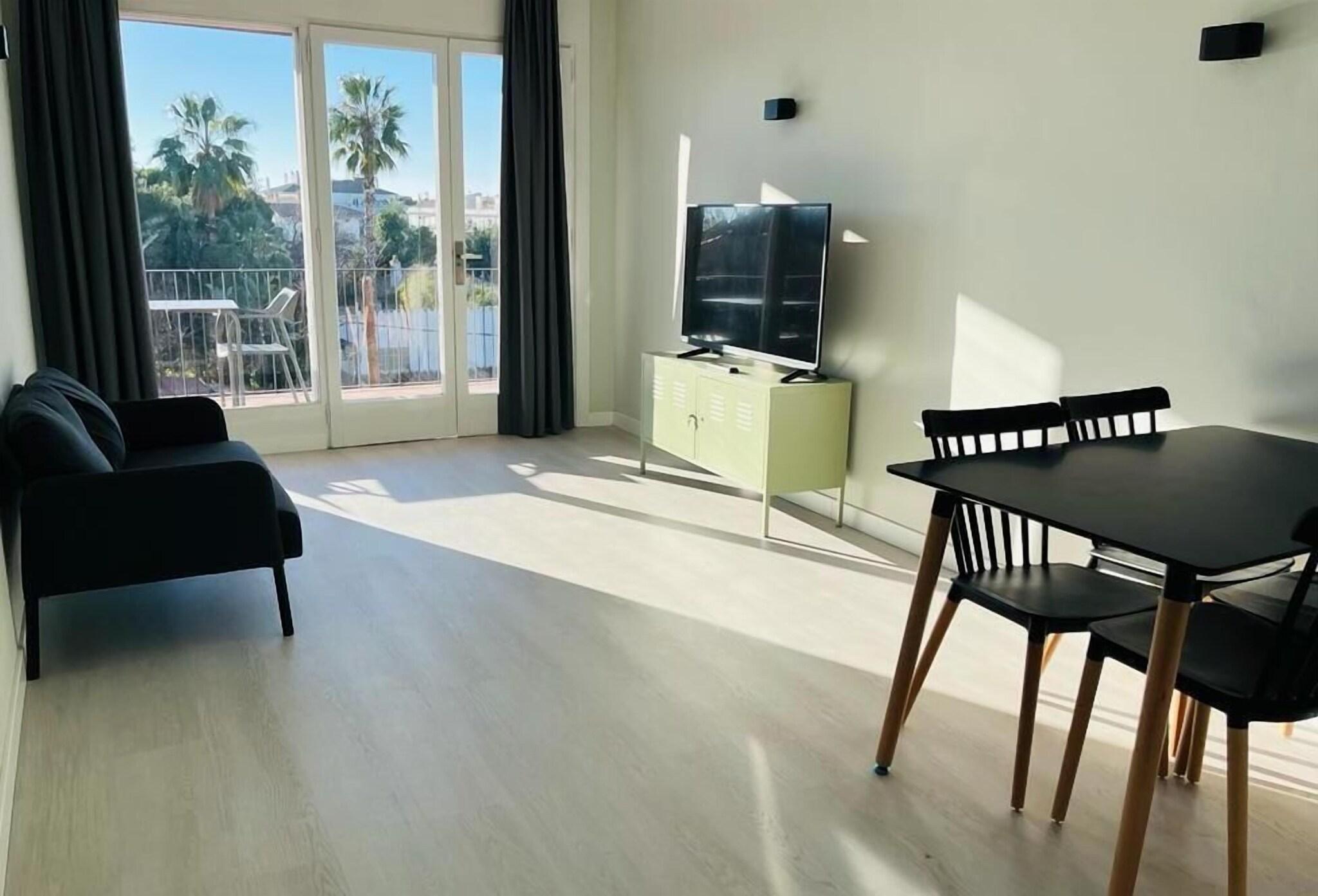 Family Room Queen Size Bed