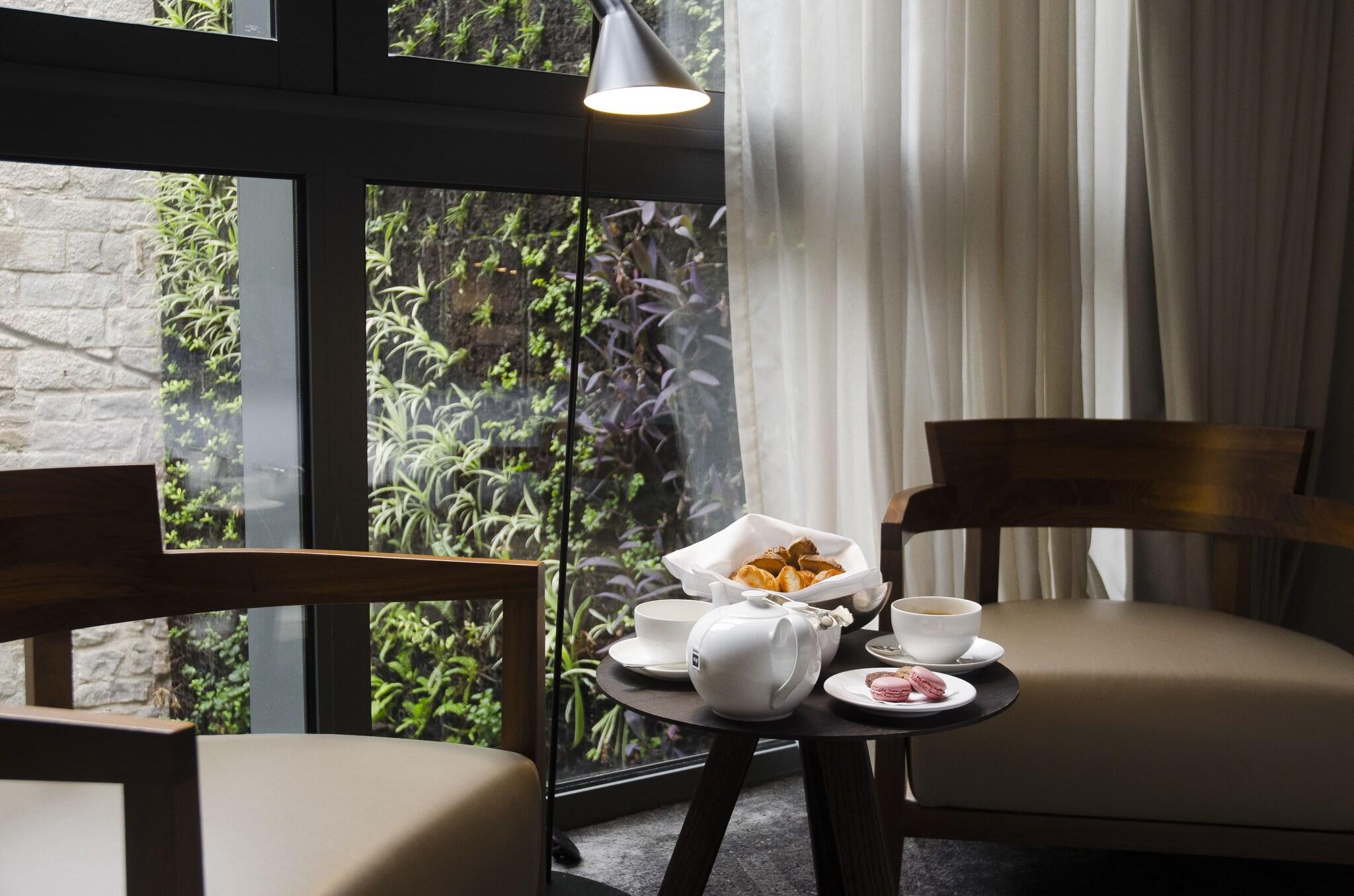 Double Deluxe King Bed