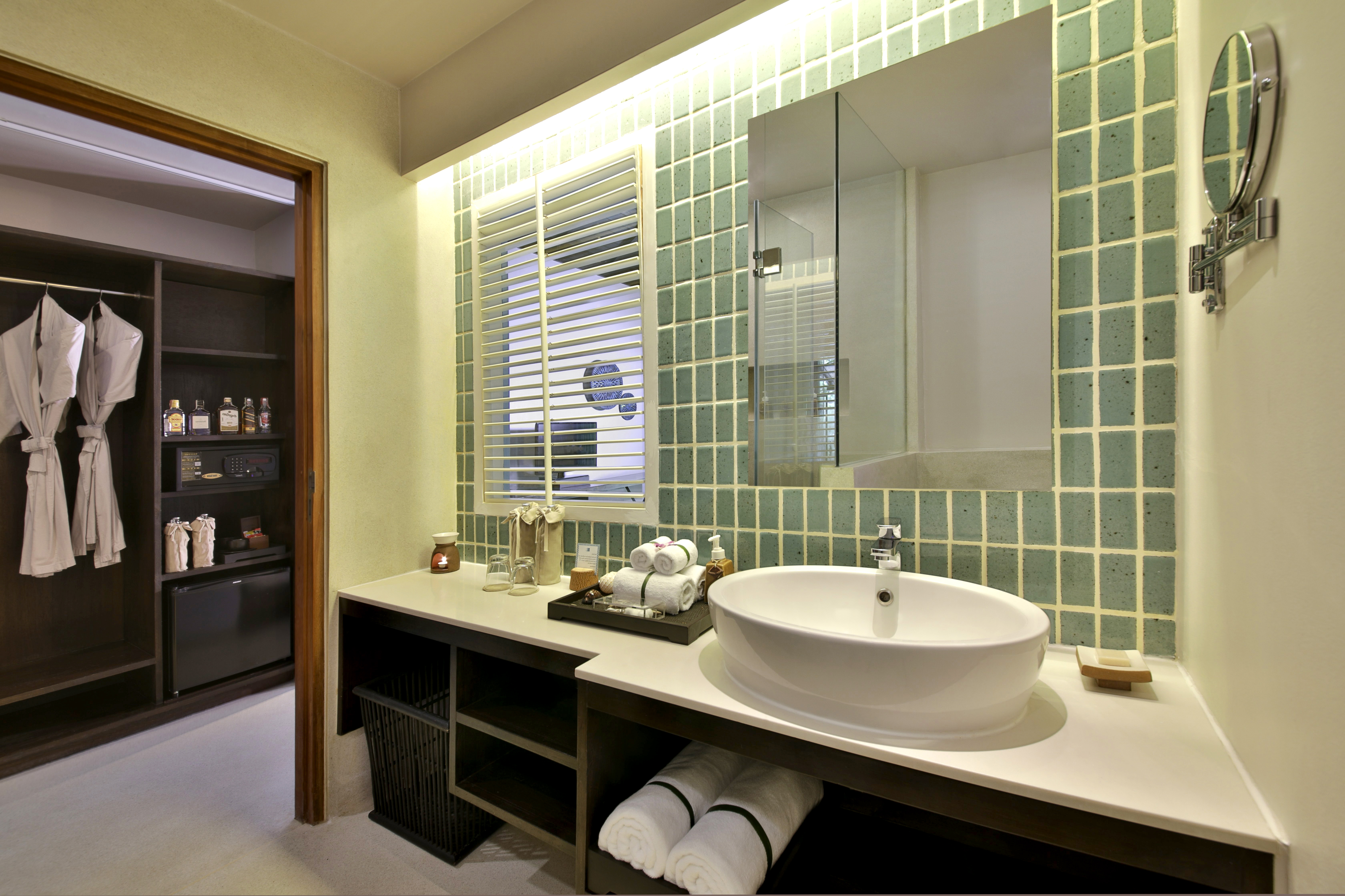 Double or Twin Deluxe Pool View