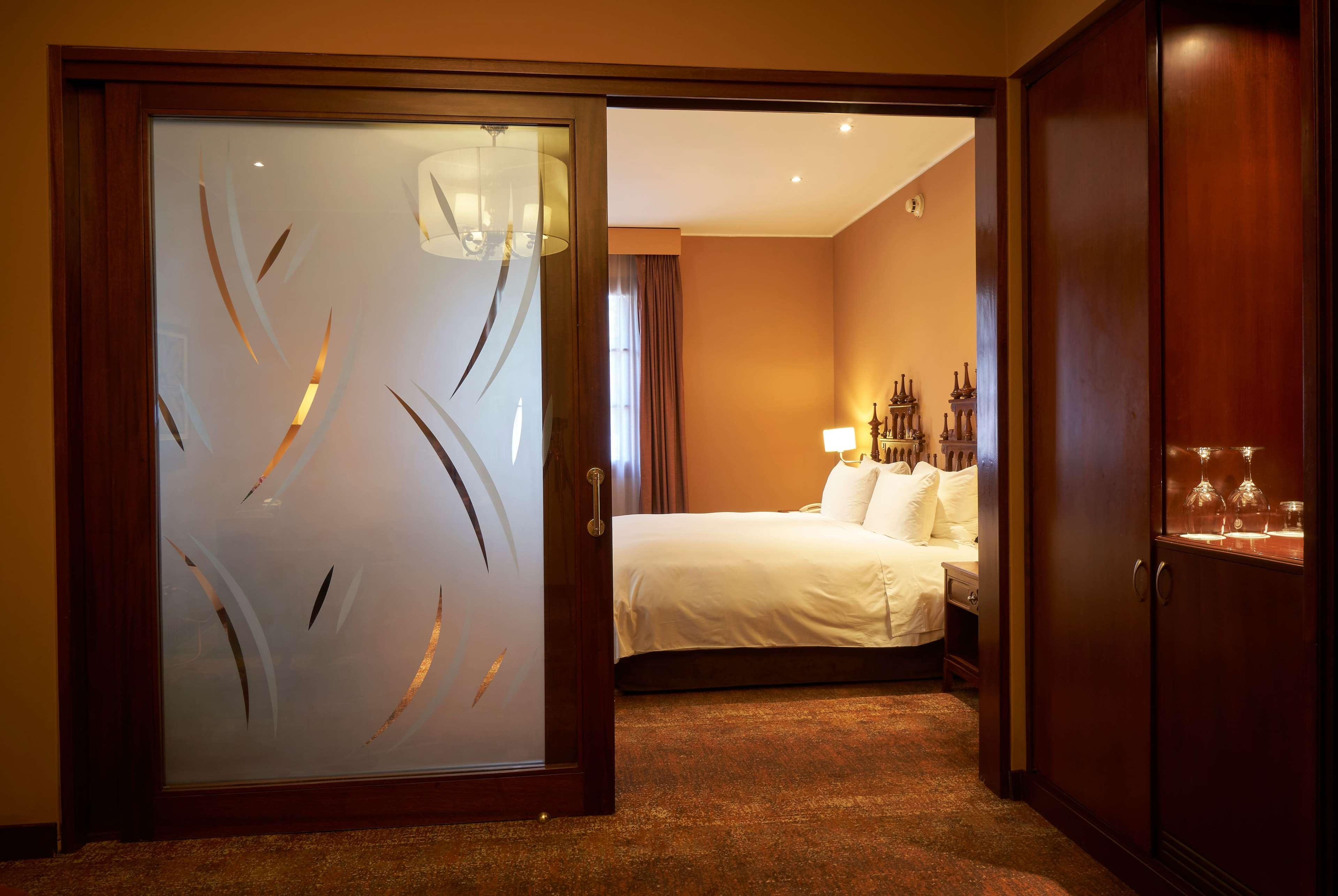 Suite Deluxe King Bed