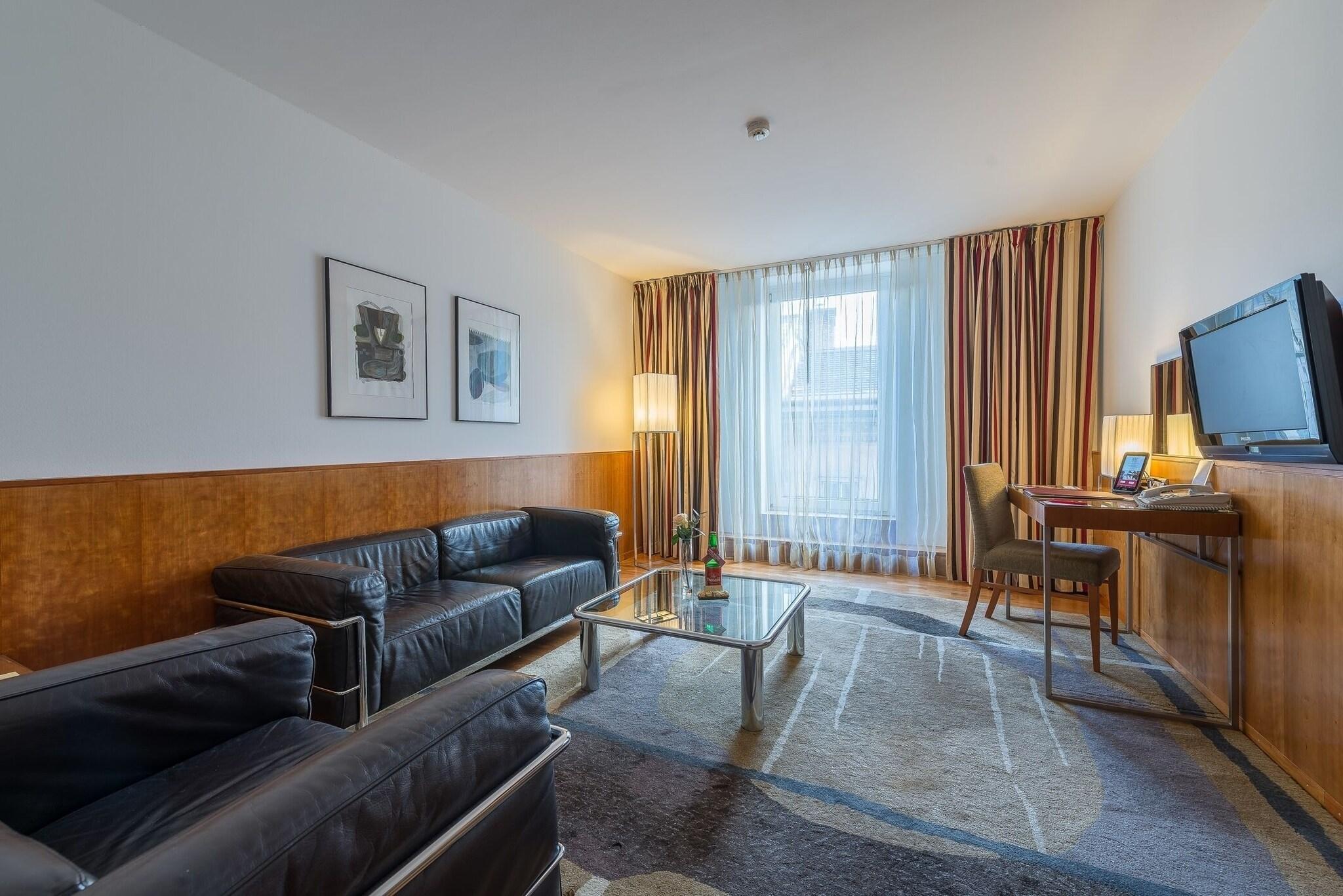 Suite Queen Size Bed