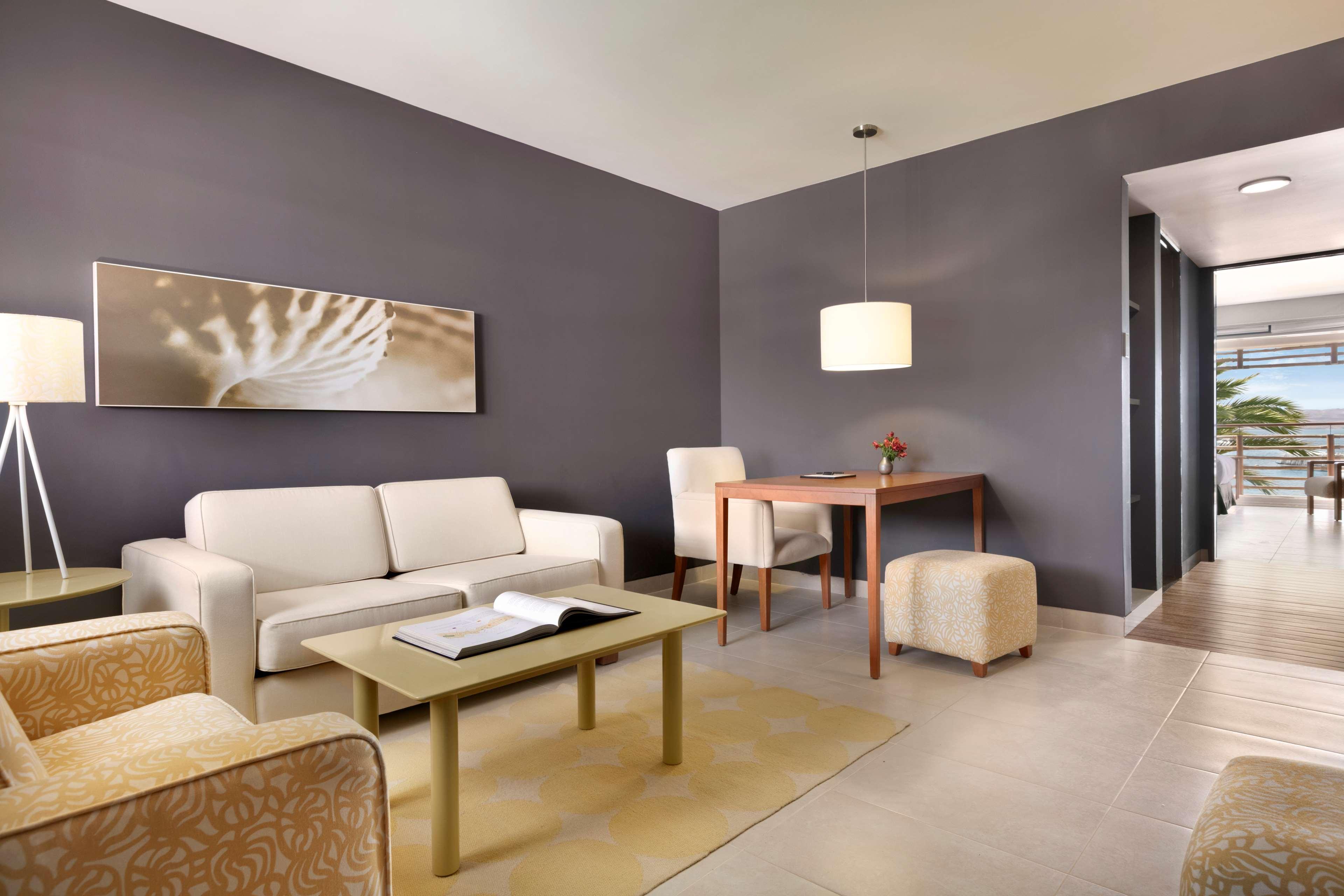 Single Ocean View King Bed