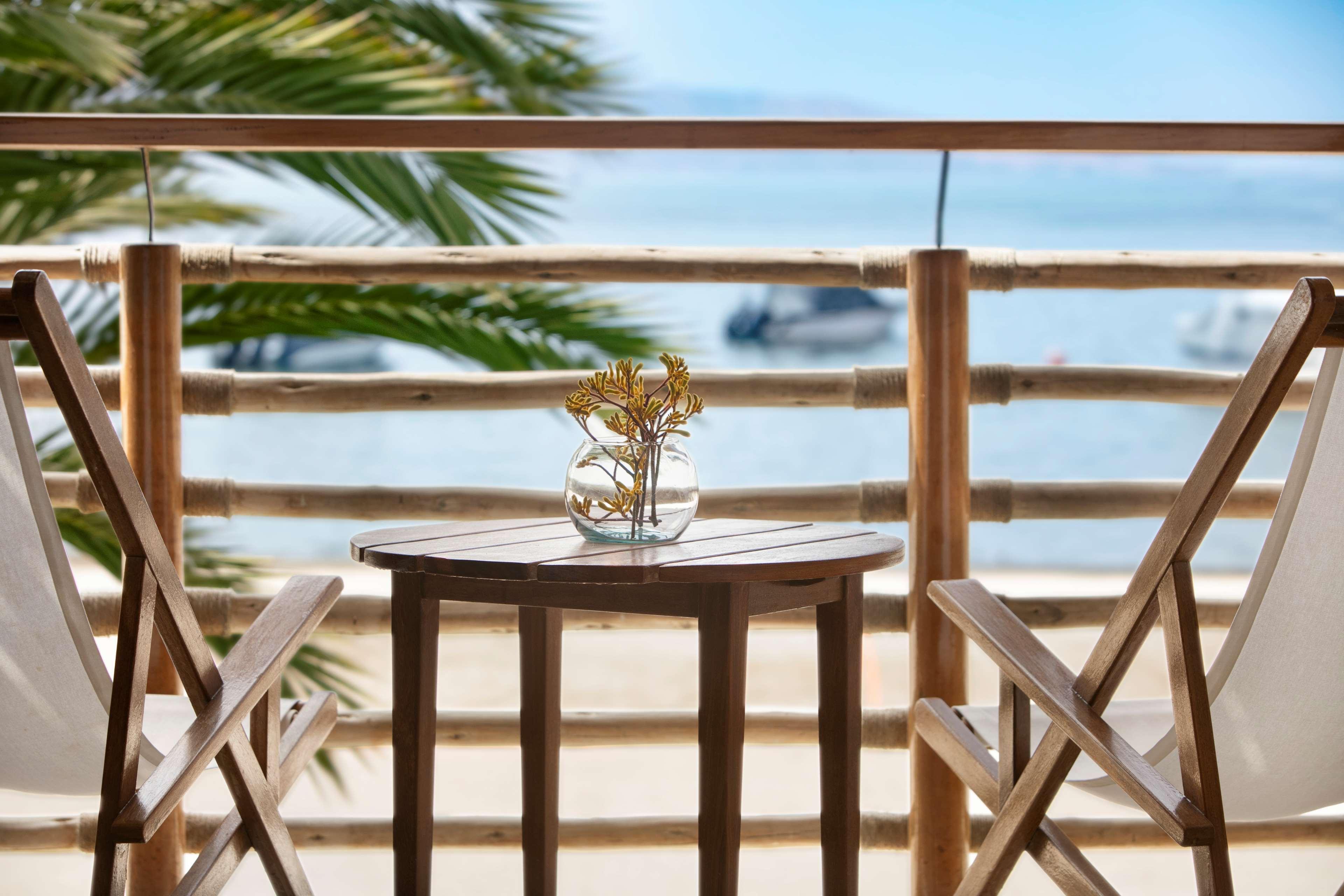 Single Ocean View King Bed