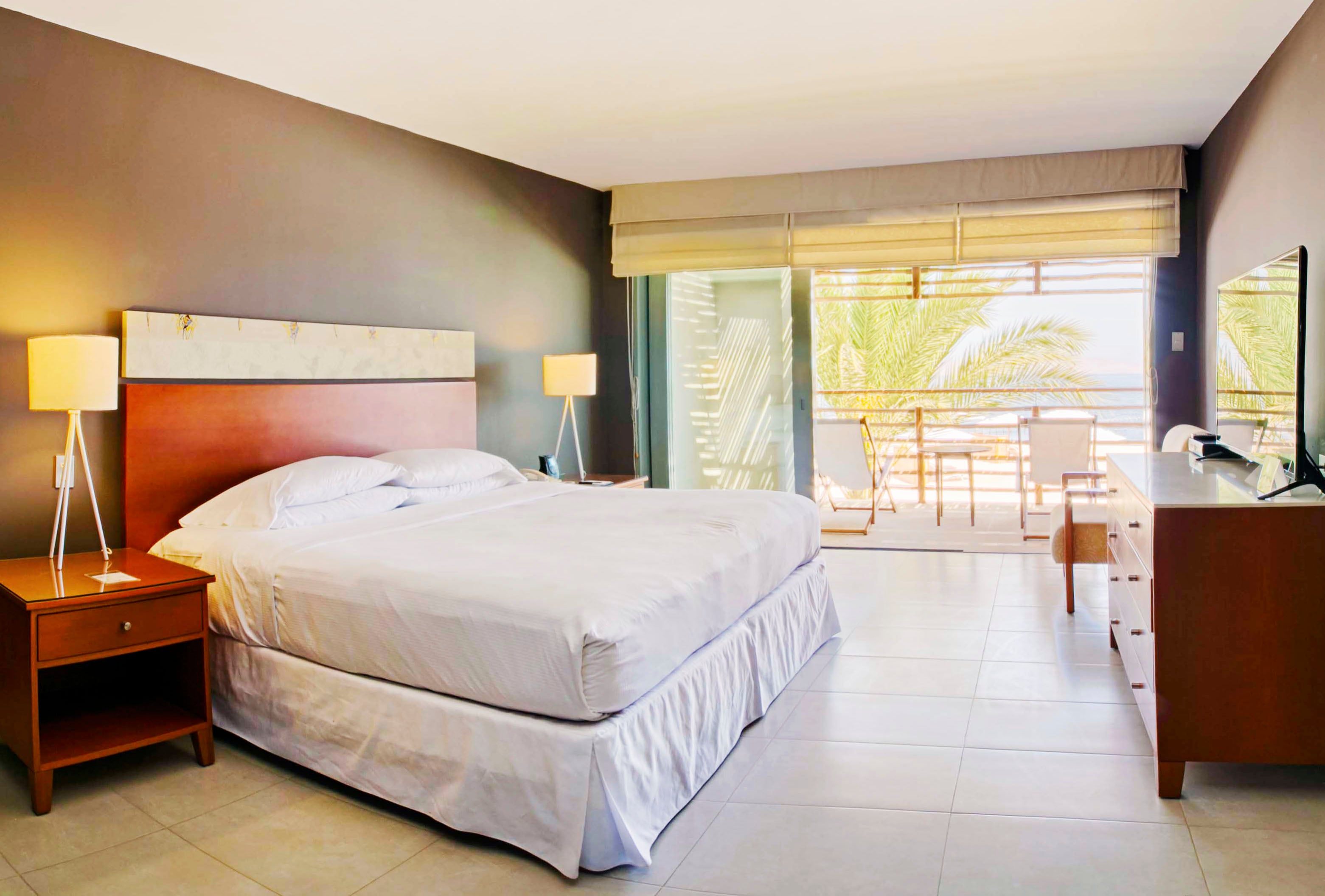 Single Ocean View King Bed