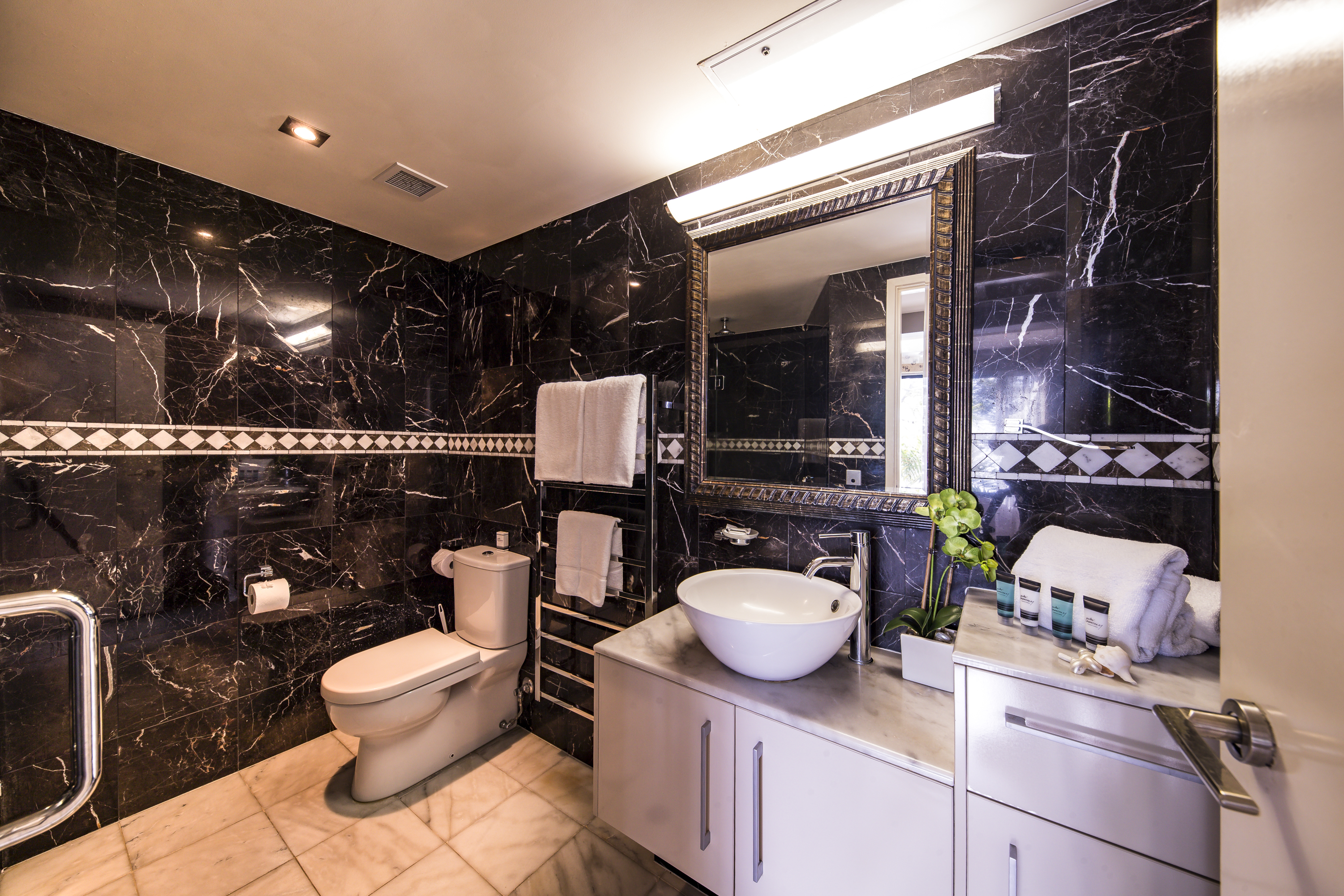 Double or Twin One Bedroom