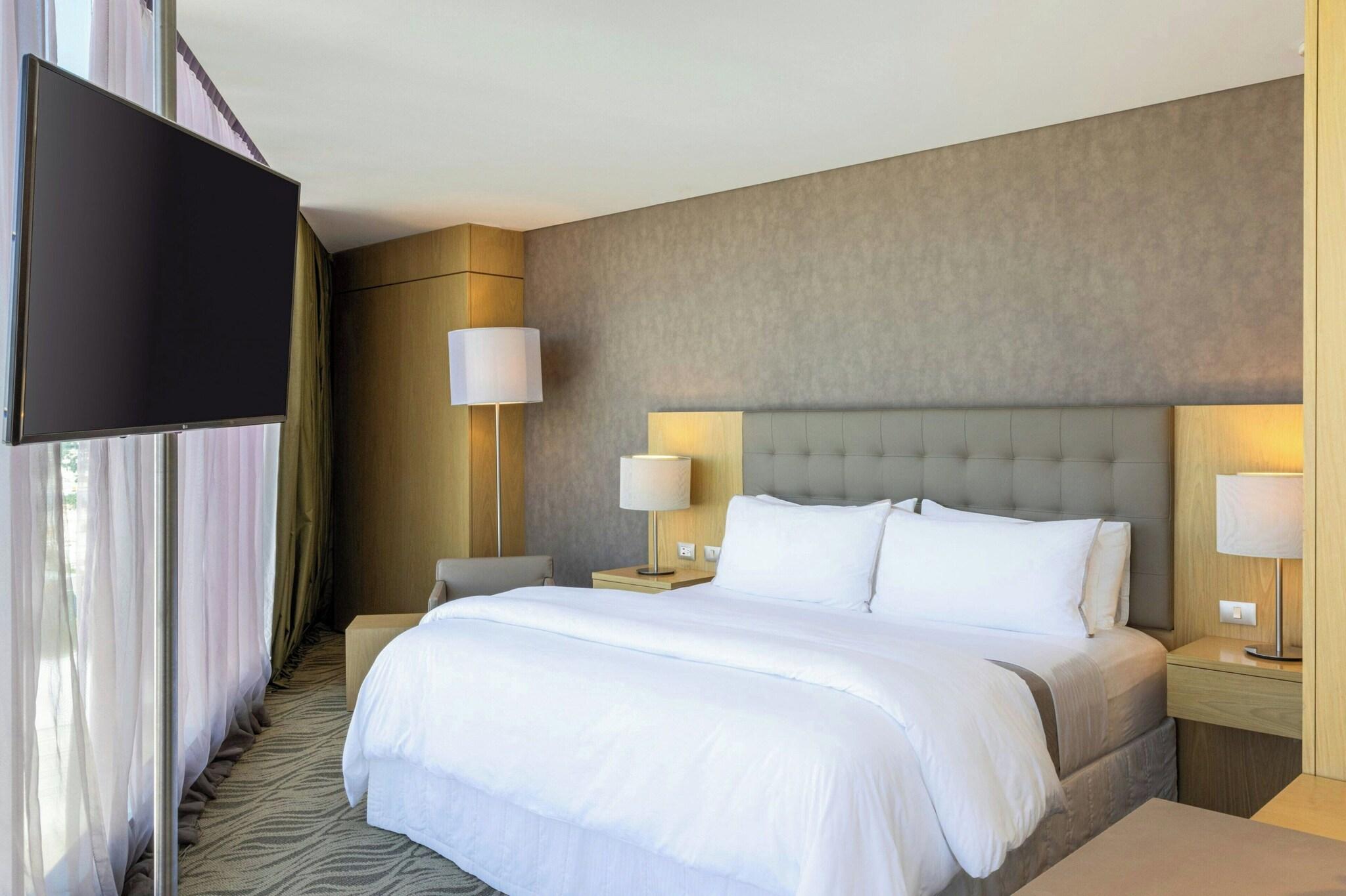 Double Deluxe King Bed