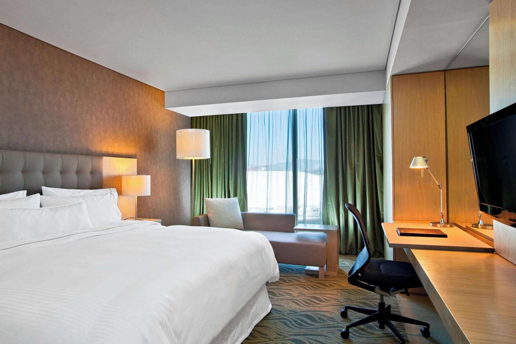 Double Deluxe King Bed