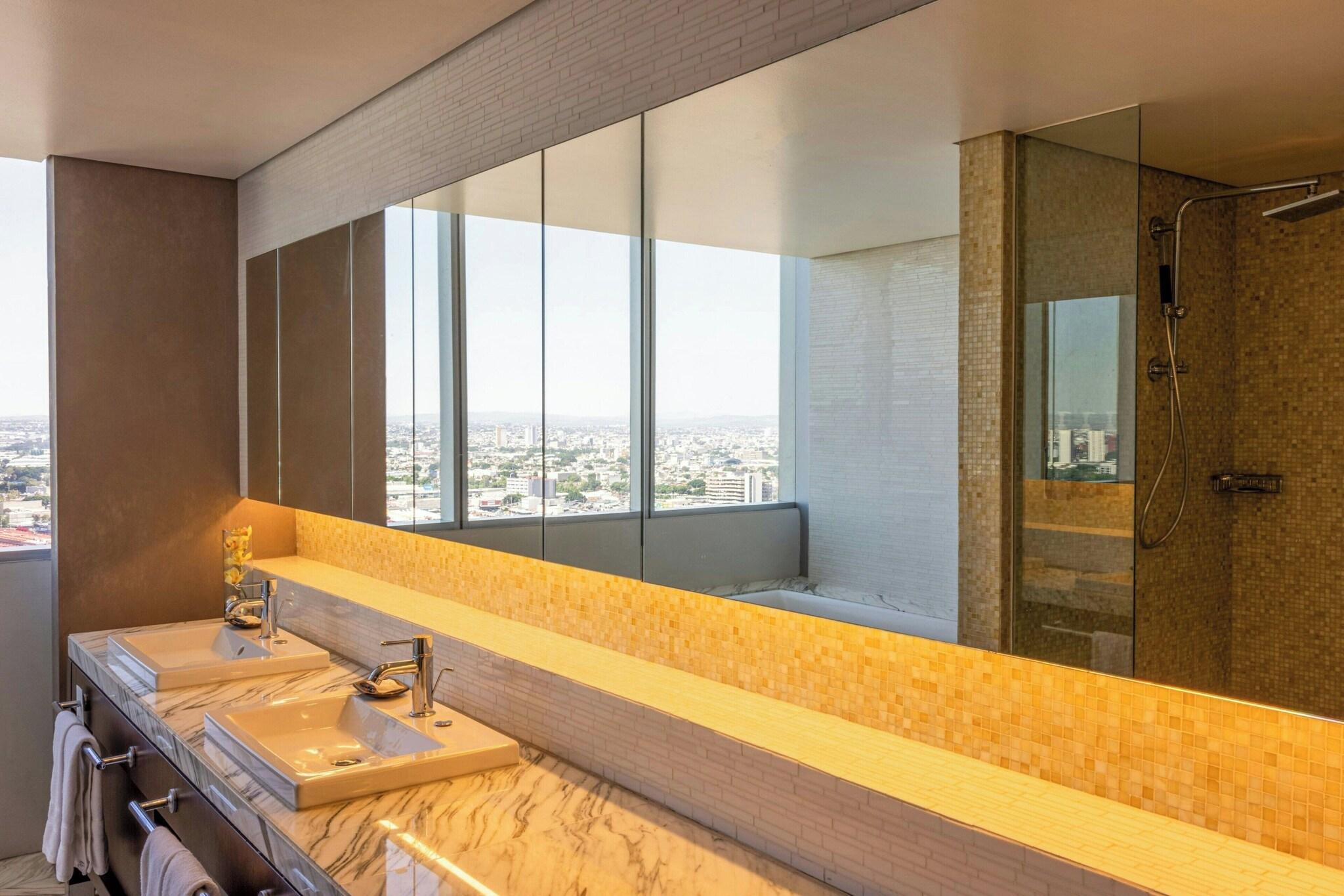 Suite Presidential with Views