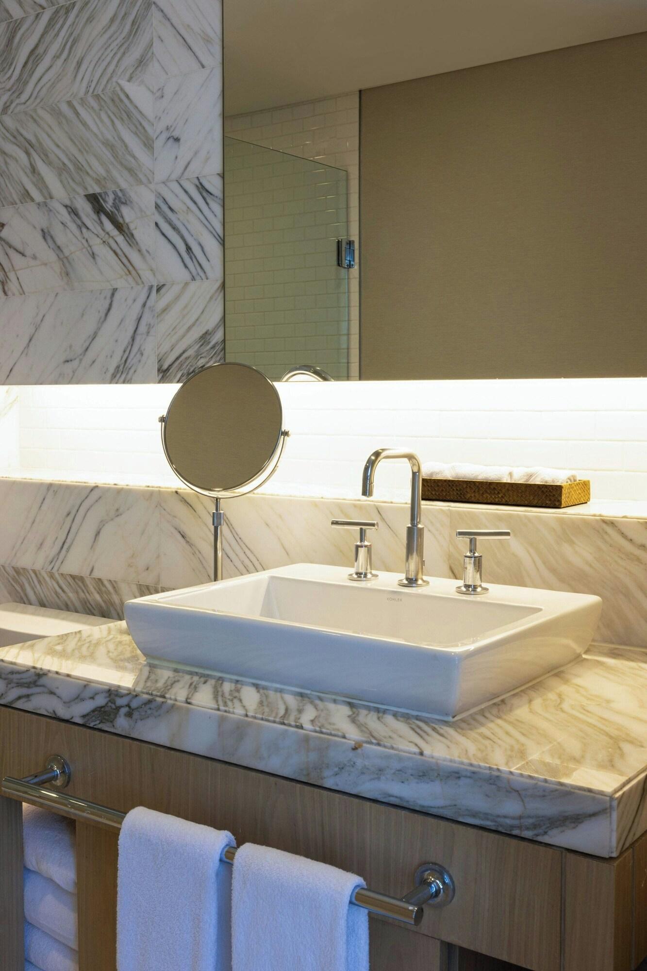 Double Deluxe King Bed