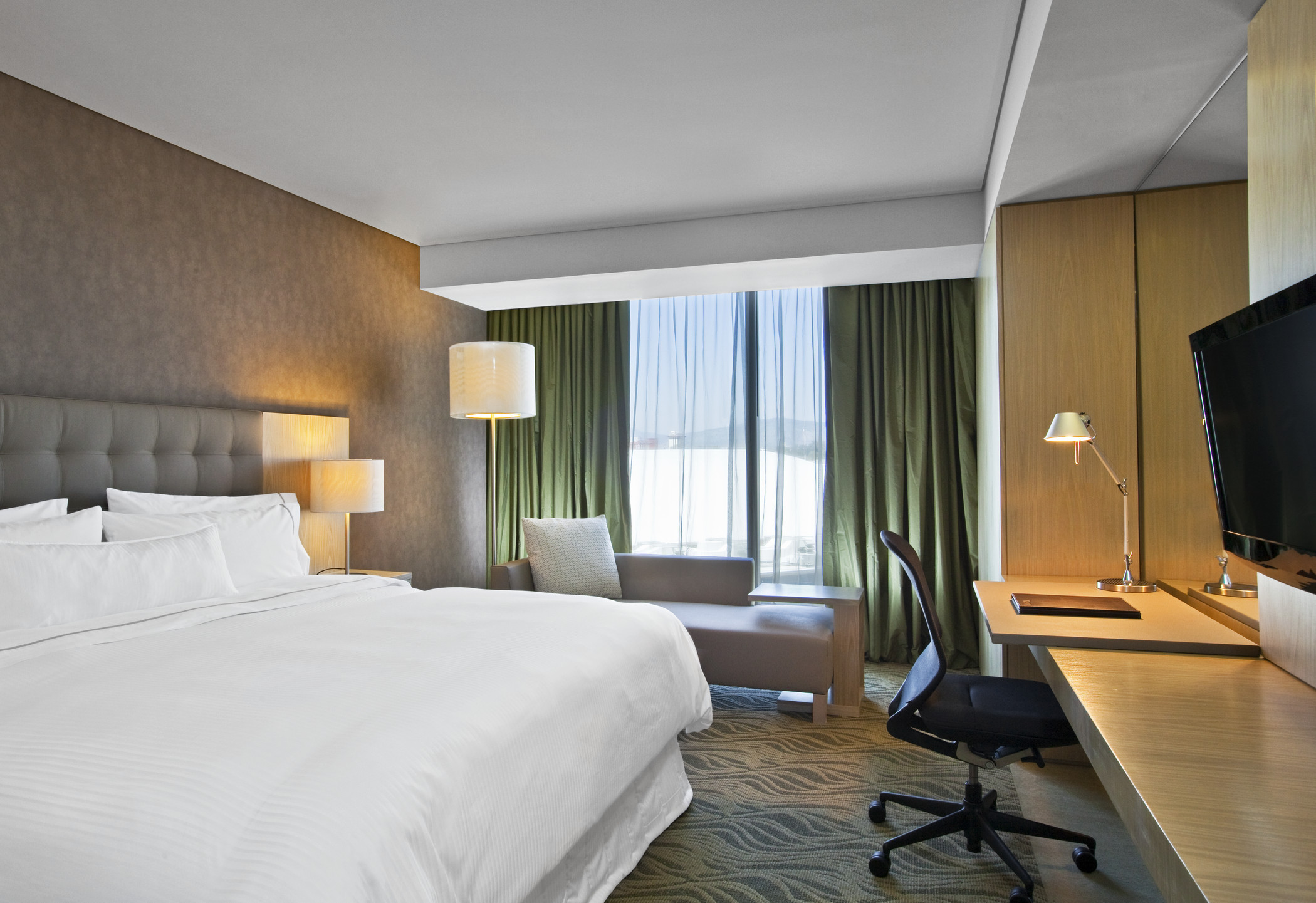 Double Deluxe King Bed