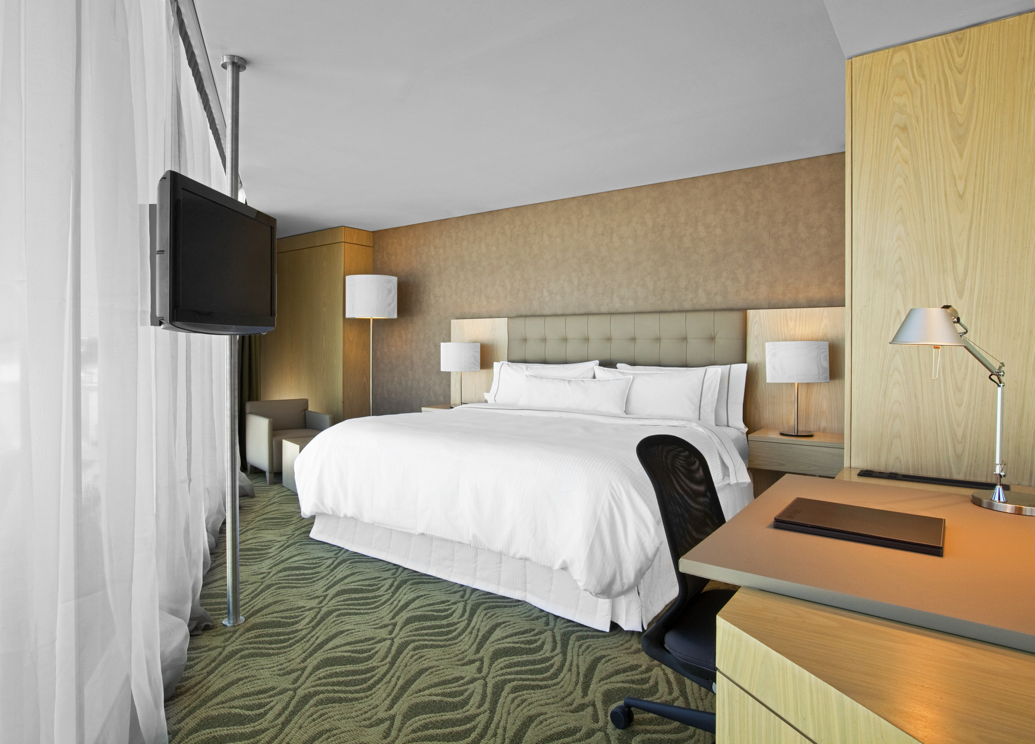 Double Deluxe King Bed