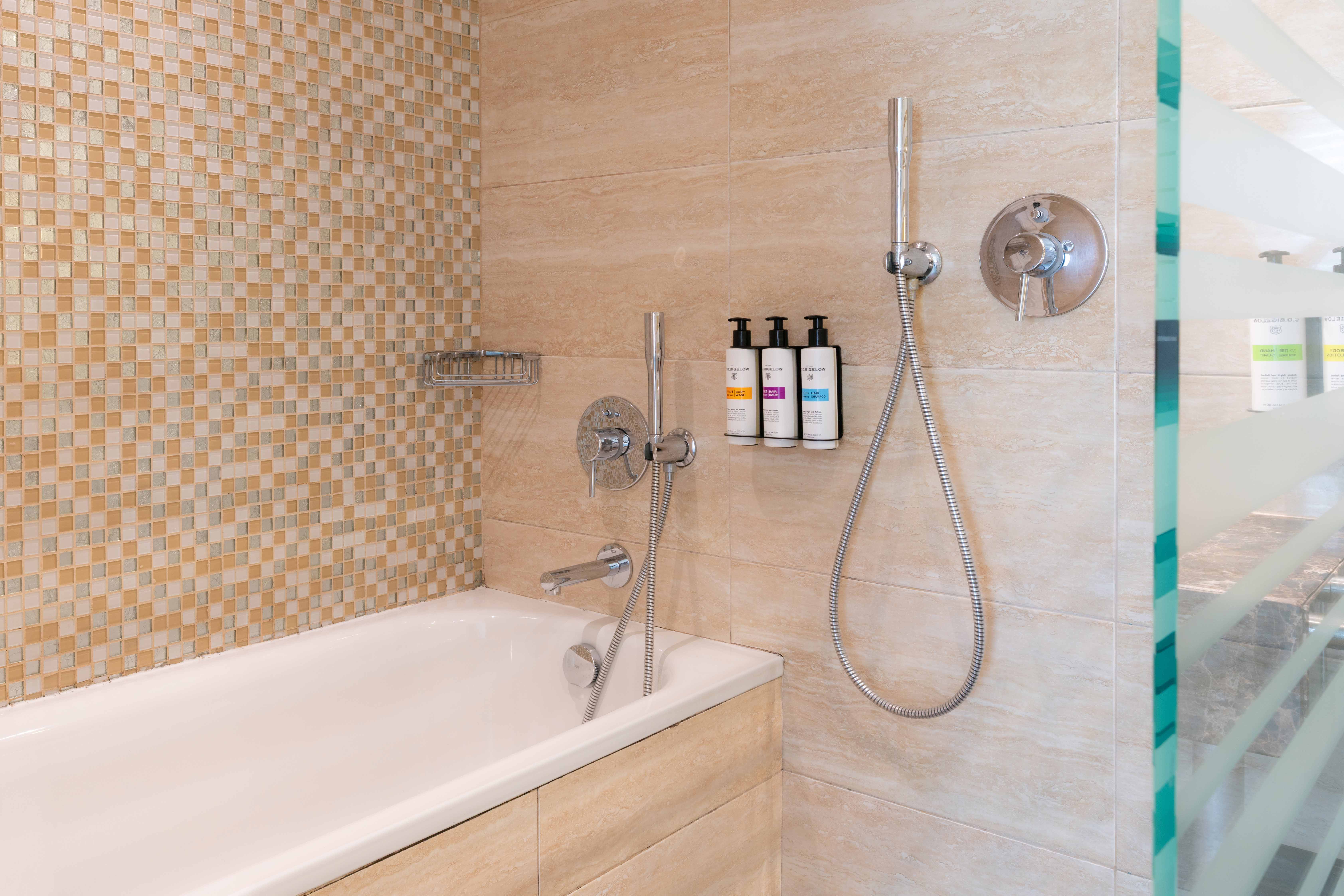 Suite Deluxe King Bed