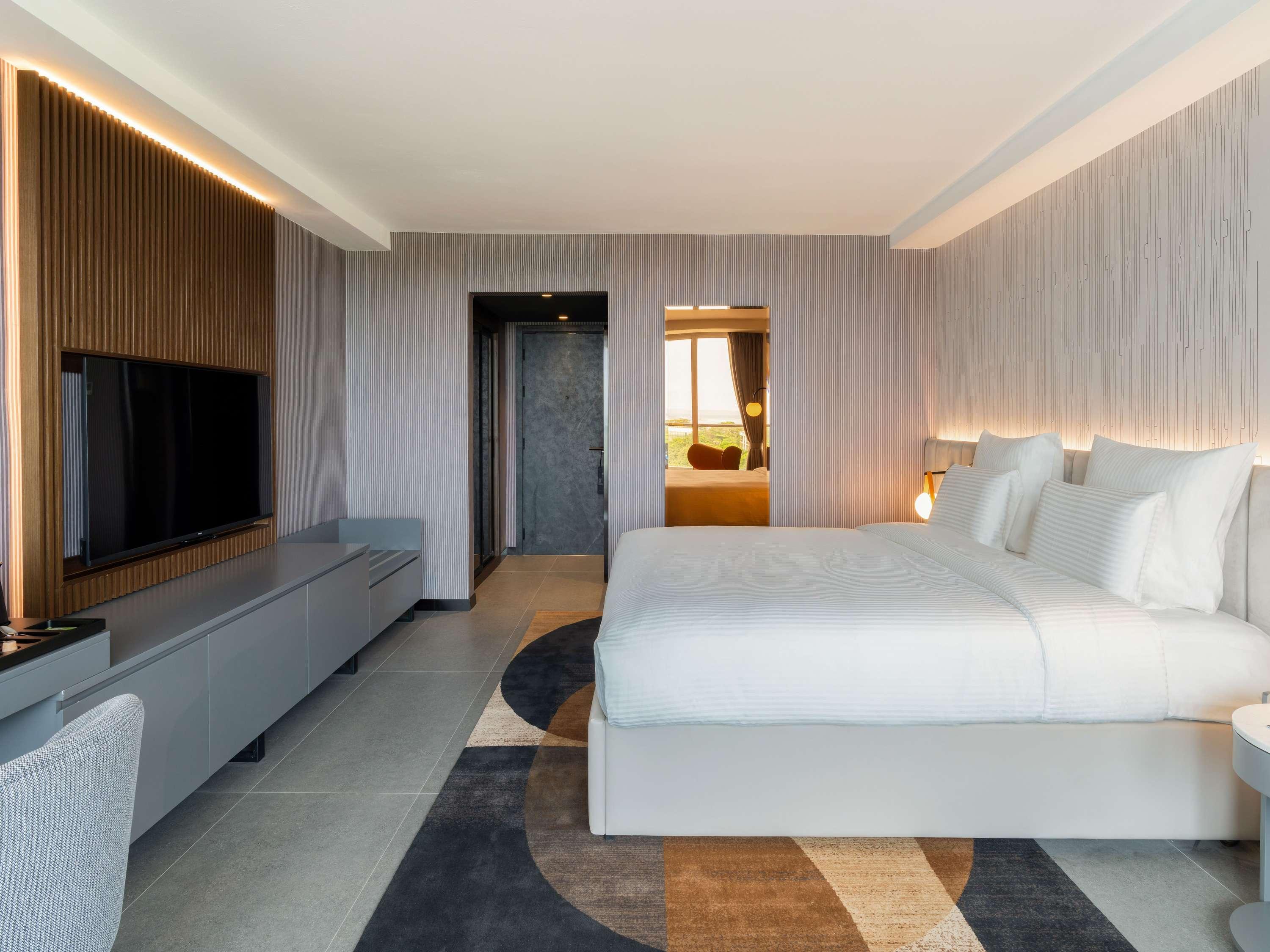 Double King Size Bed