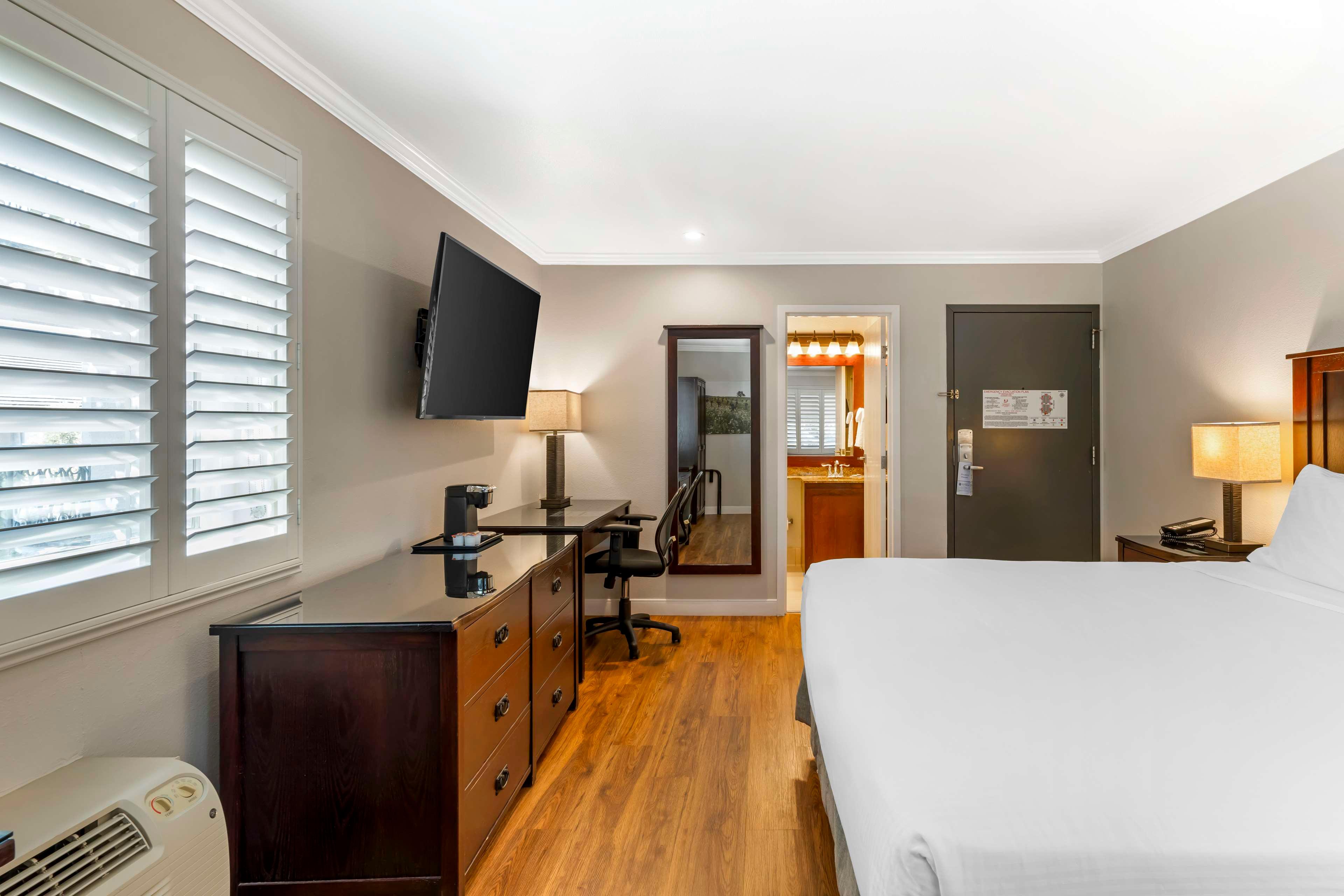 Room King Bed Non Smoking