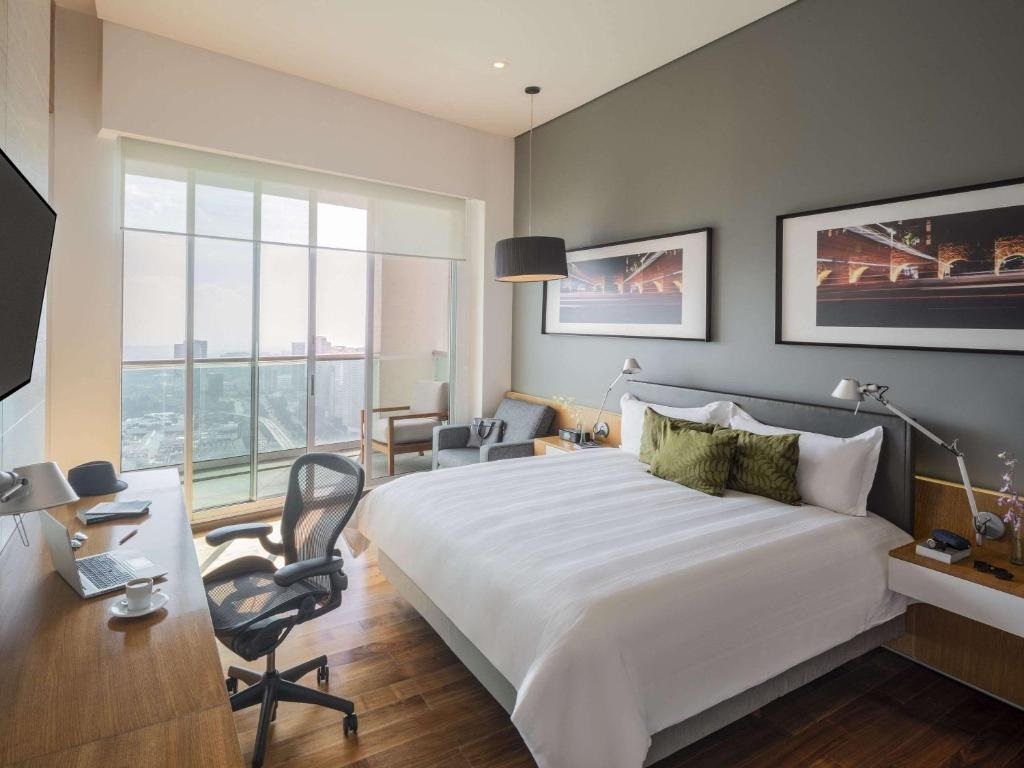 Double Deluxe King Bed