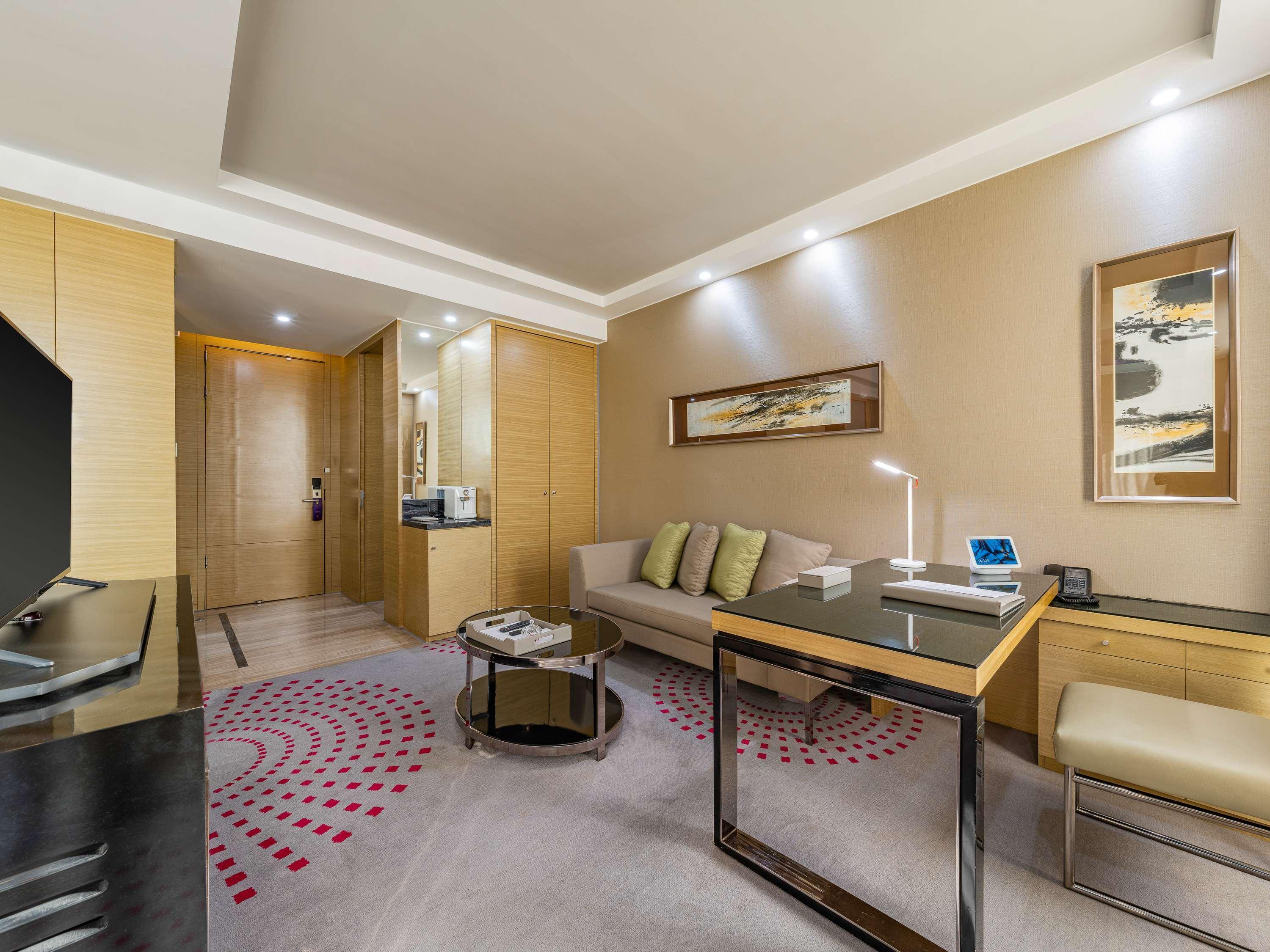 Suite Deluxe King Bed