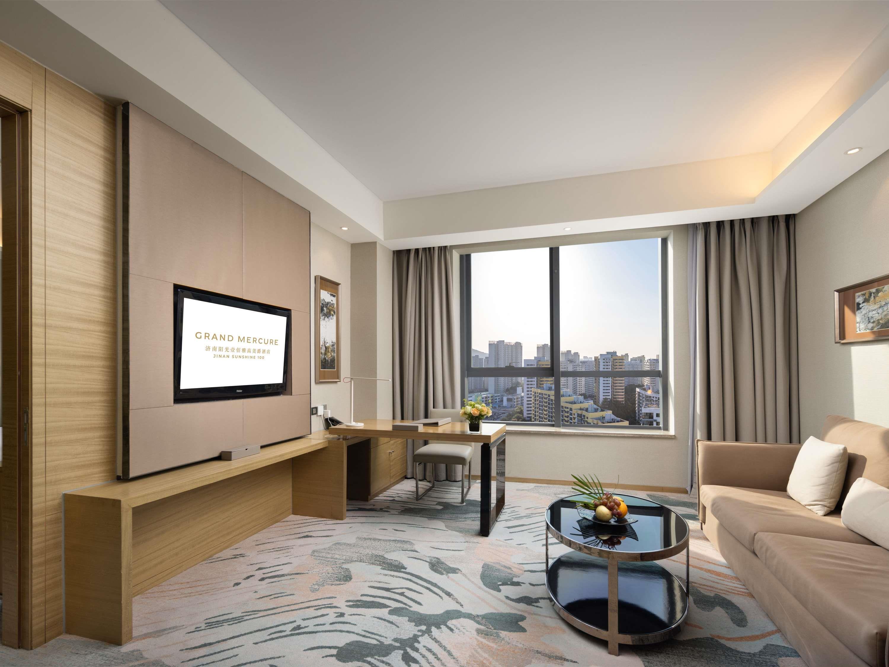 Suite Deluxe King Bed