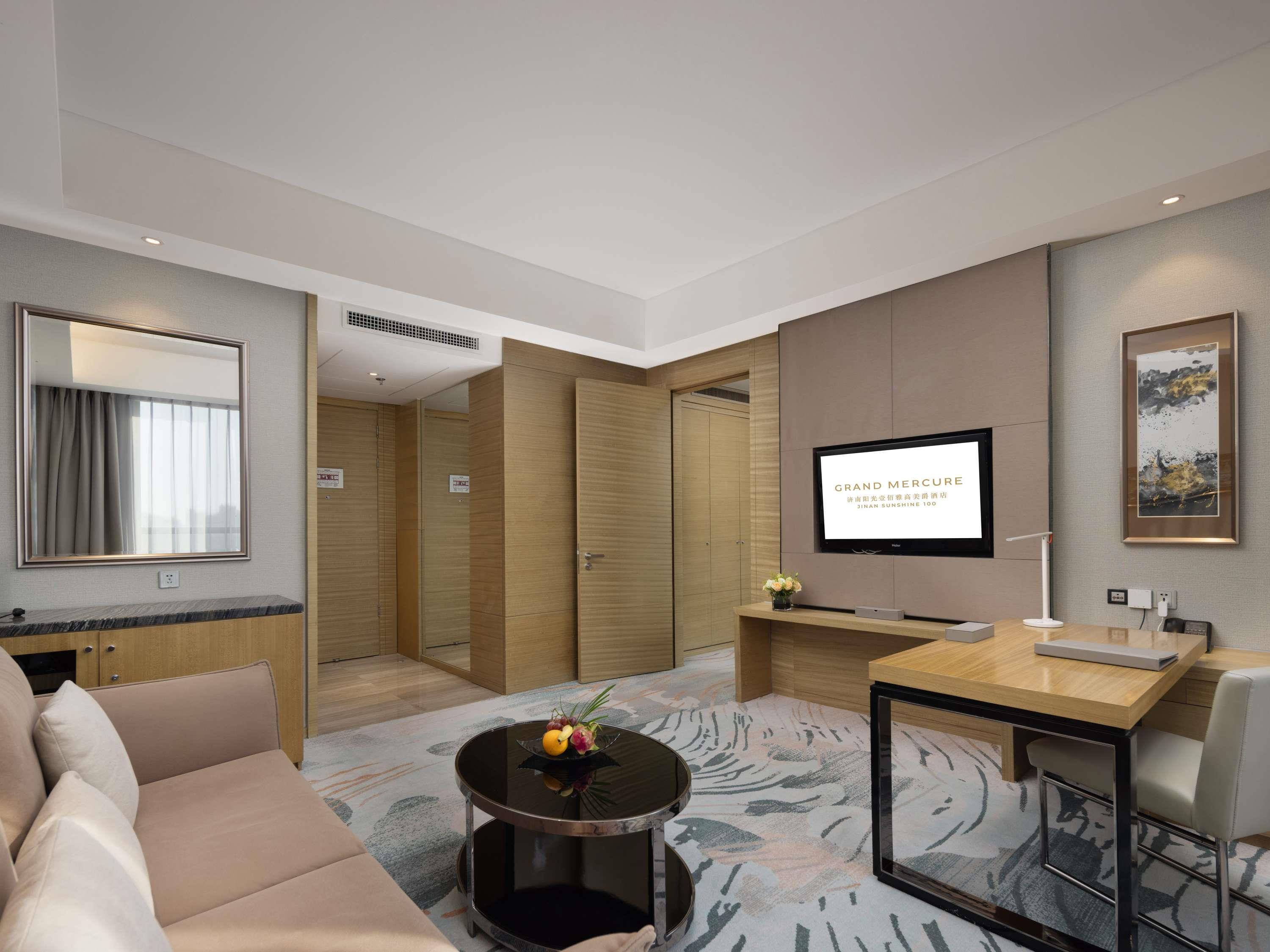 Suite Deluxe King Bed