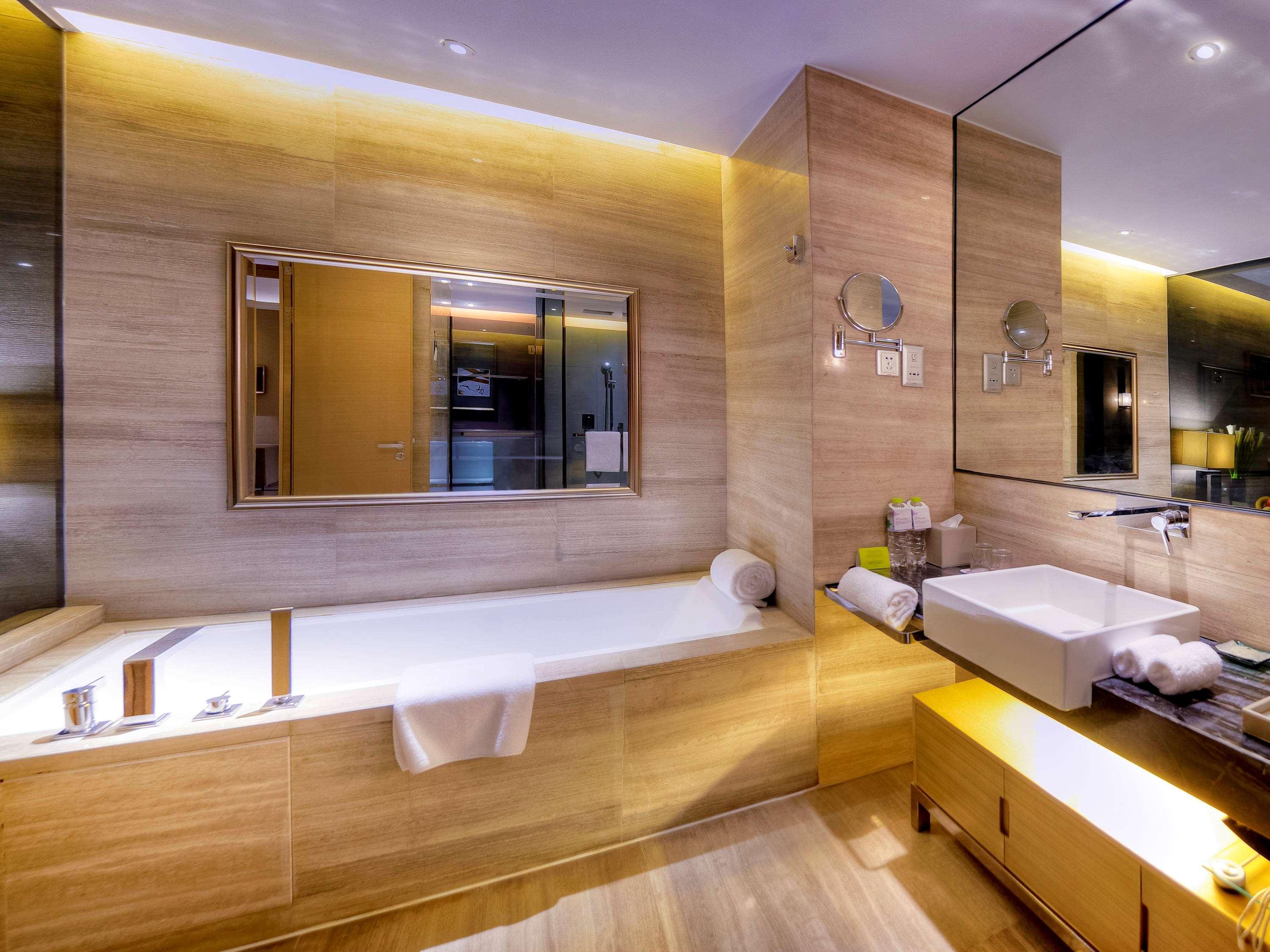 Suite Deluxe King Bed