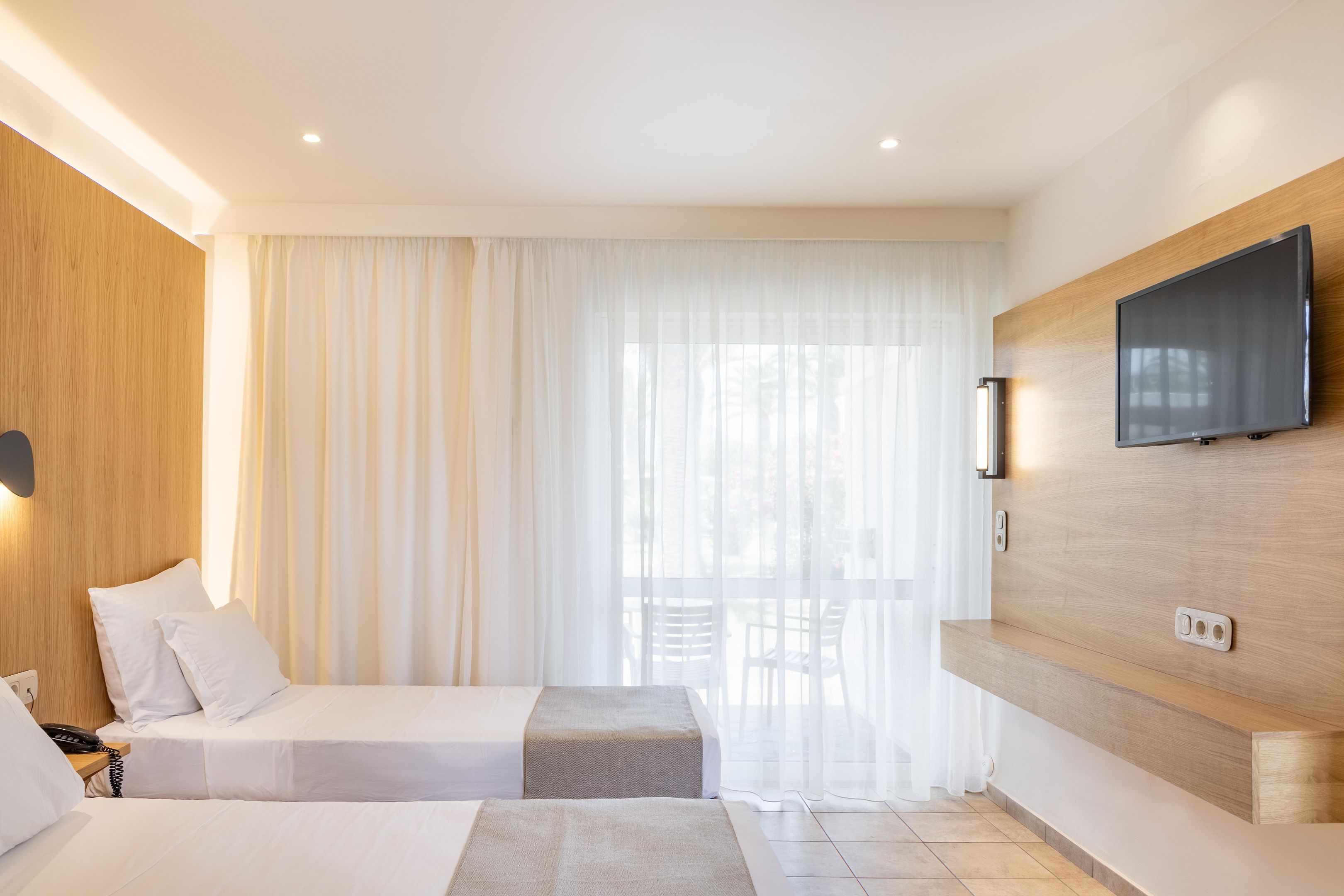 Bungalow Garden View