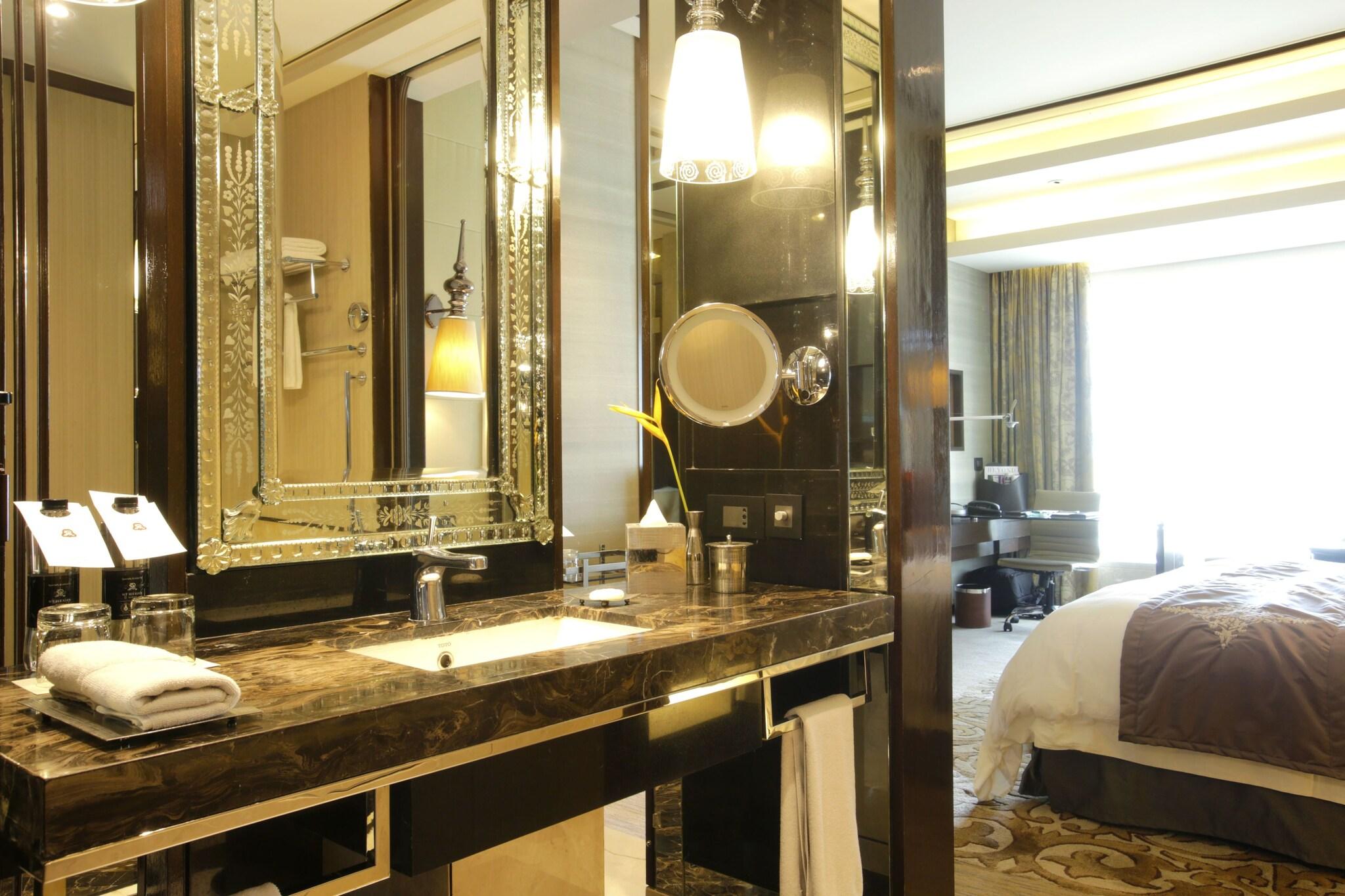 Double Ocean View King Bed