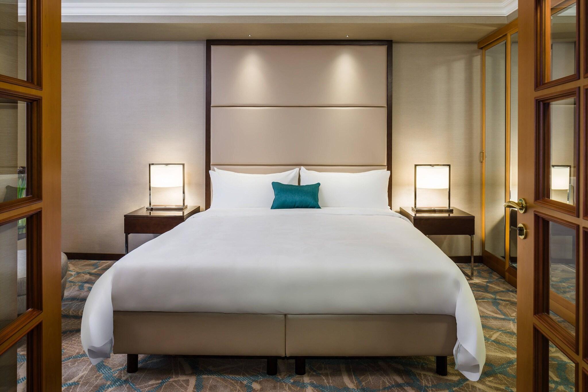 Double Deluxe King Bed