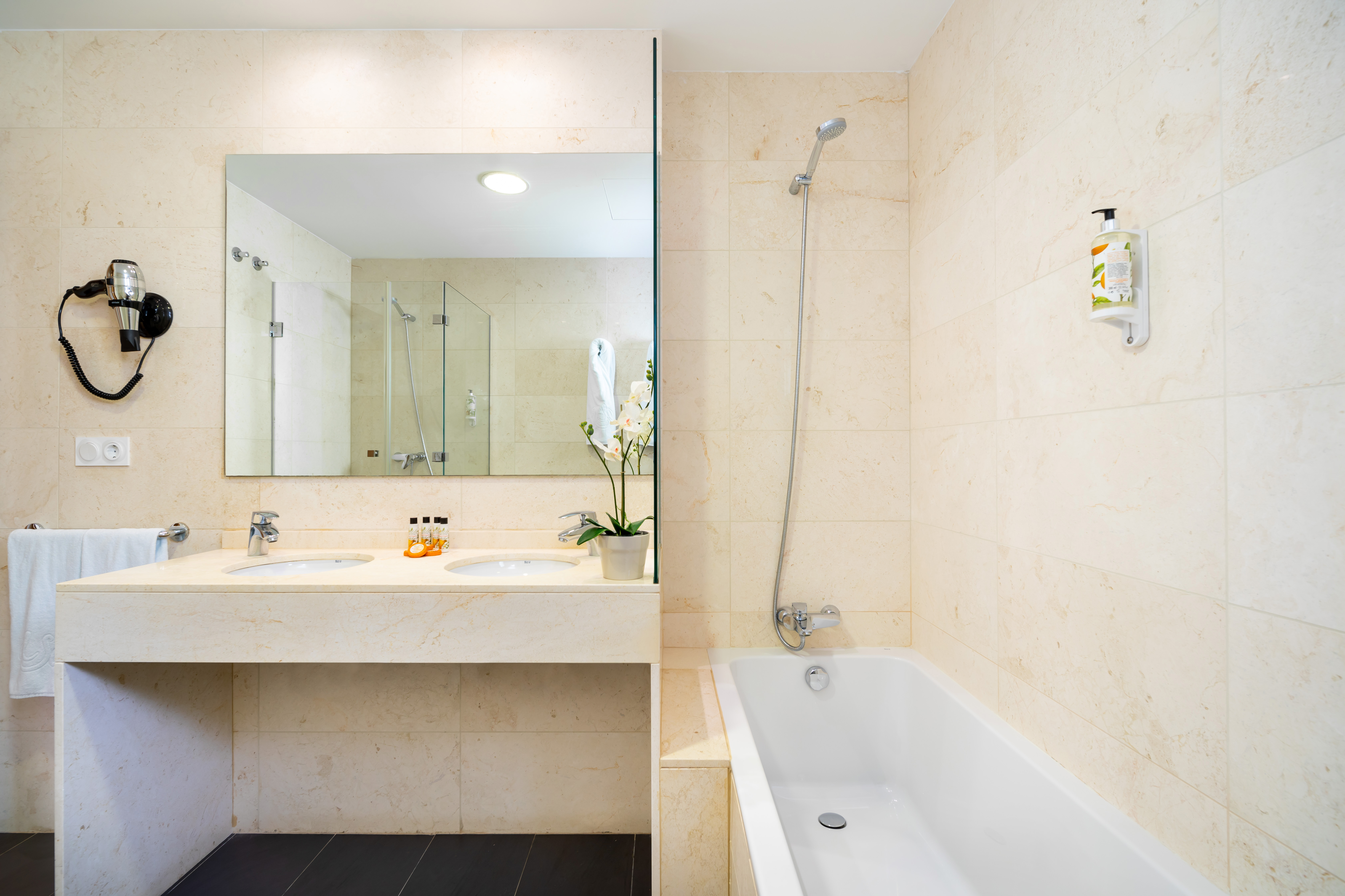 Apartment Capacity 5 Two Bedrooms