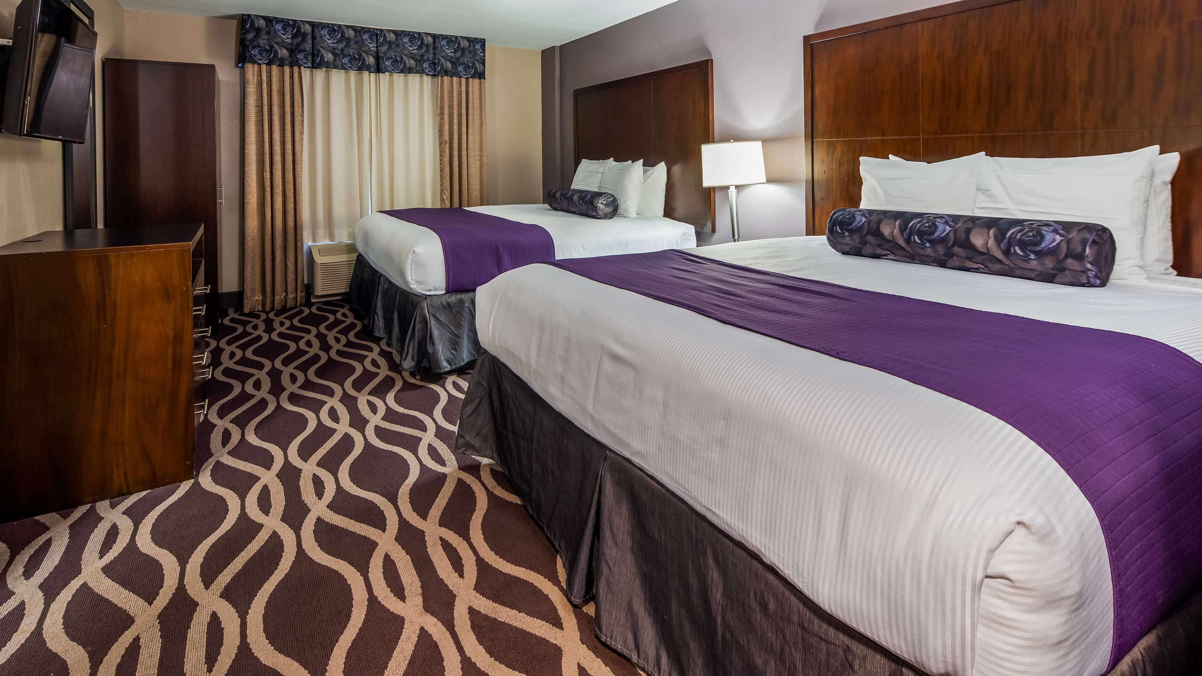 Suite Two Queen Beds Non Smoking