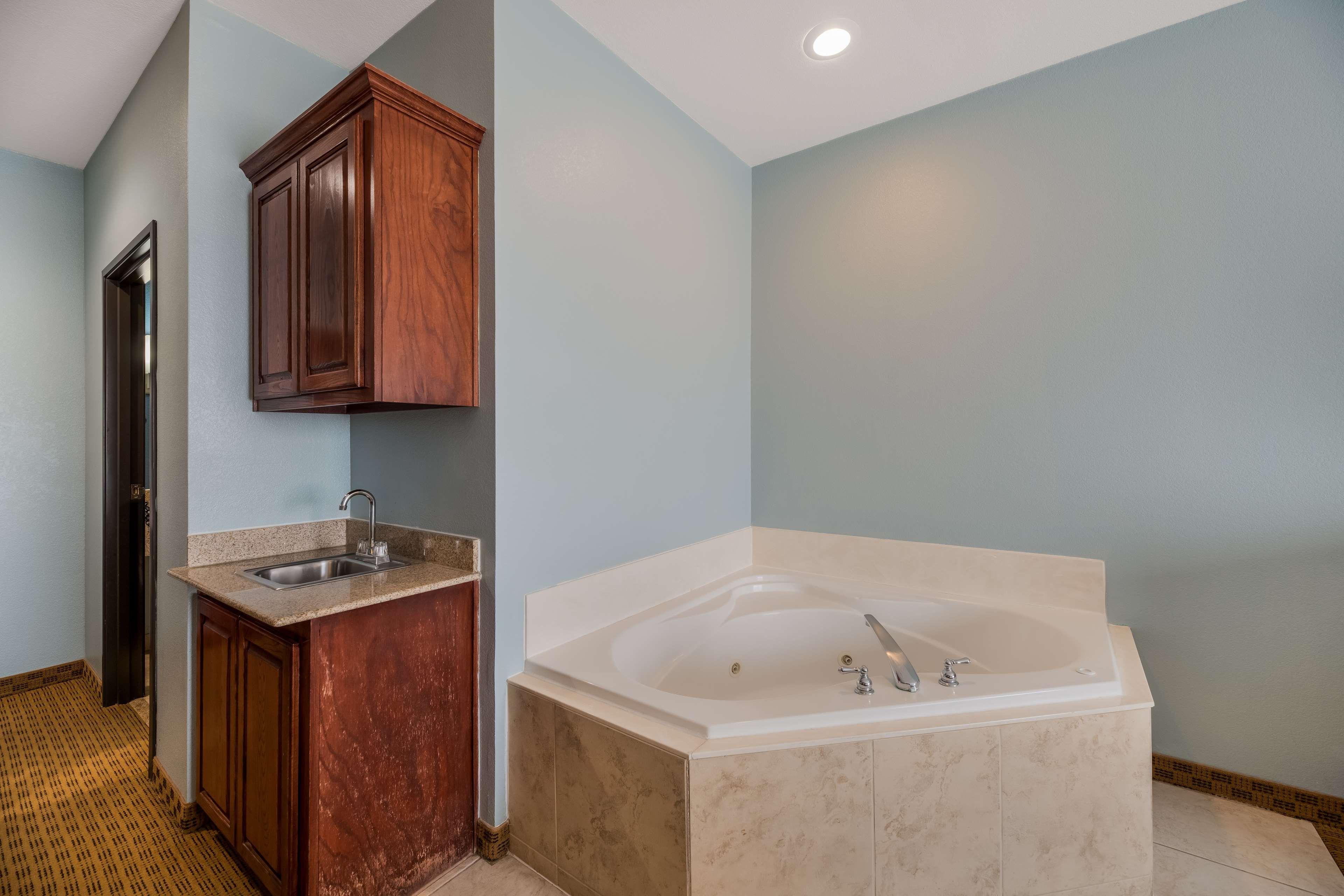 Room King Bed Non Smoking