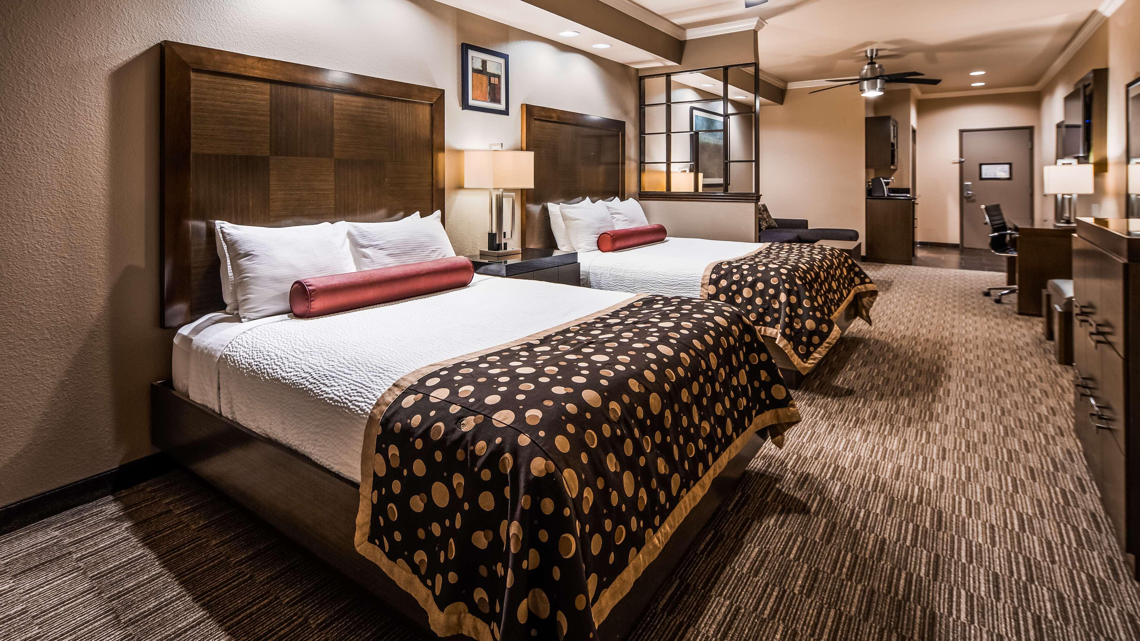 Suite Two Queen Beds Non Smoking