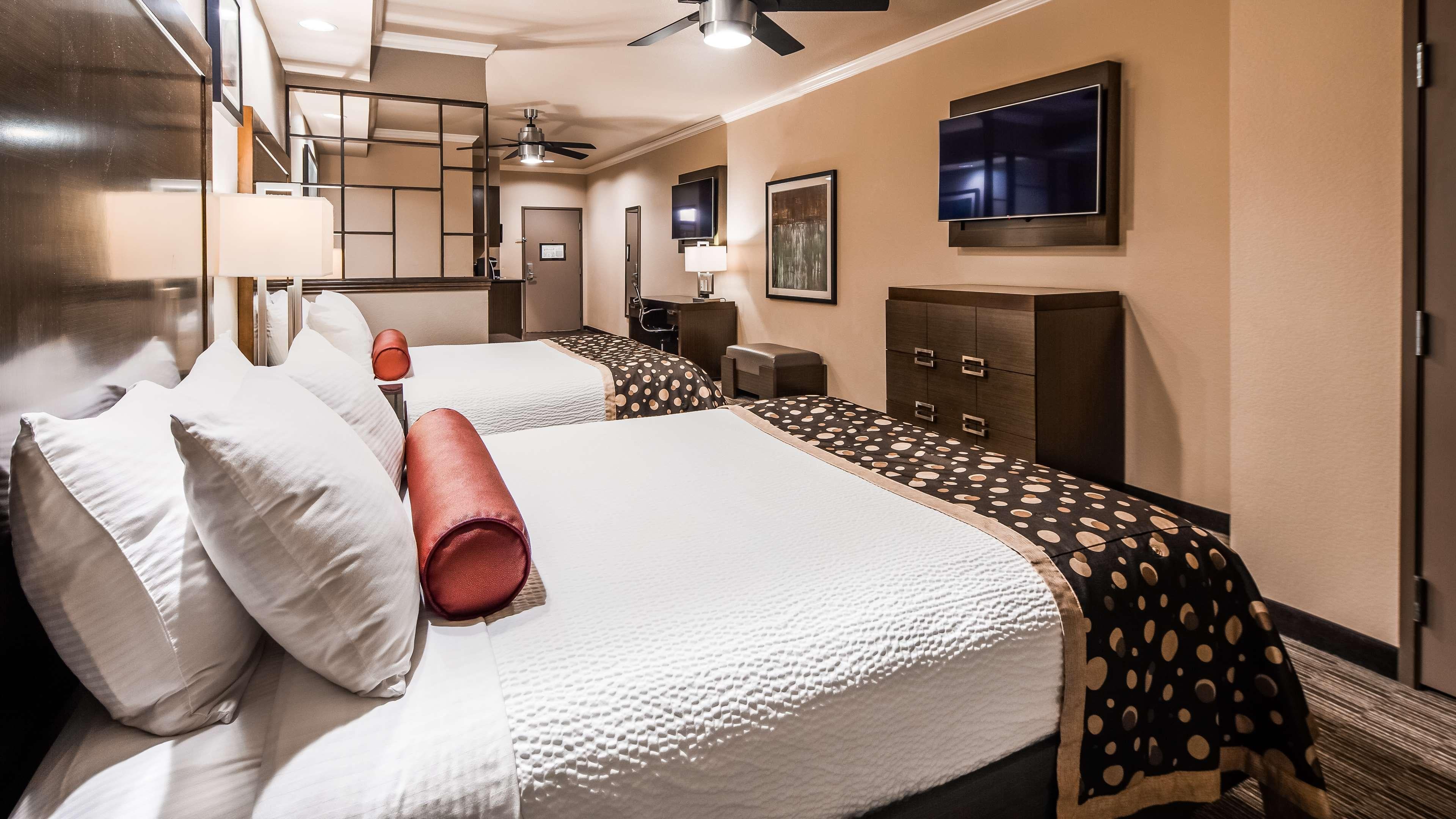 Suite Two Queen Beds Non Smoking