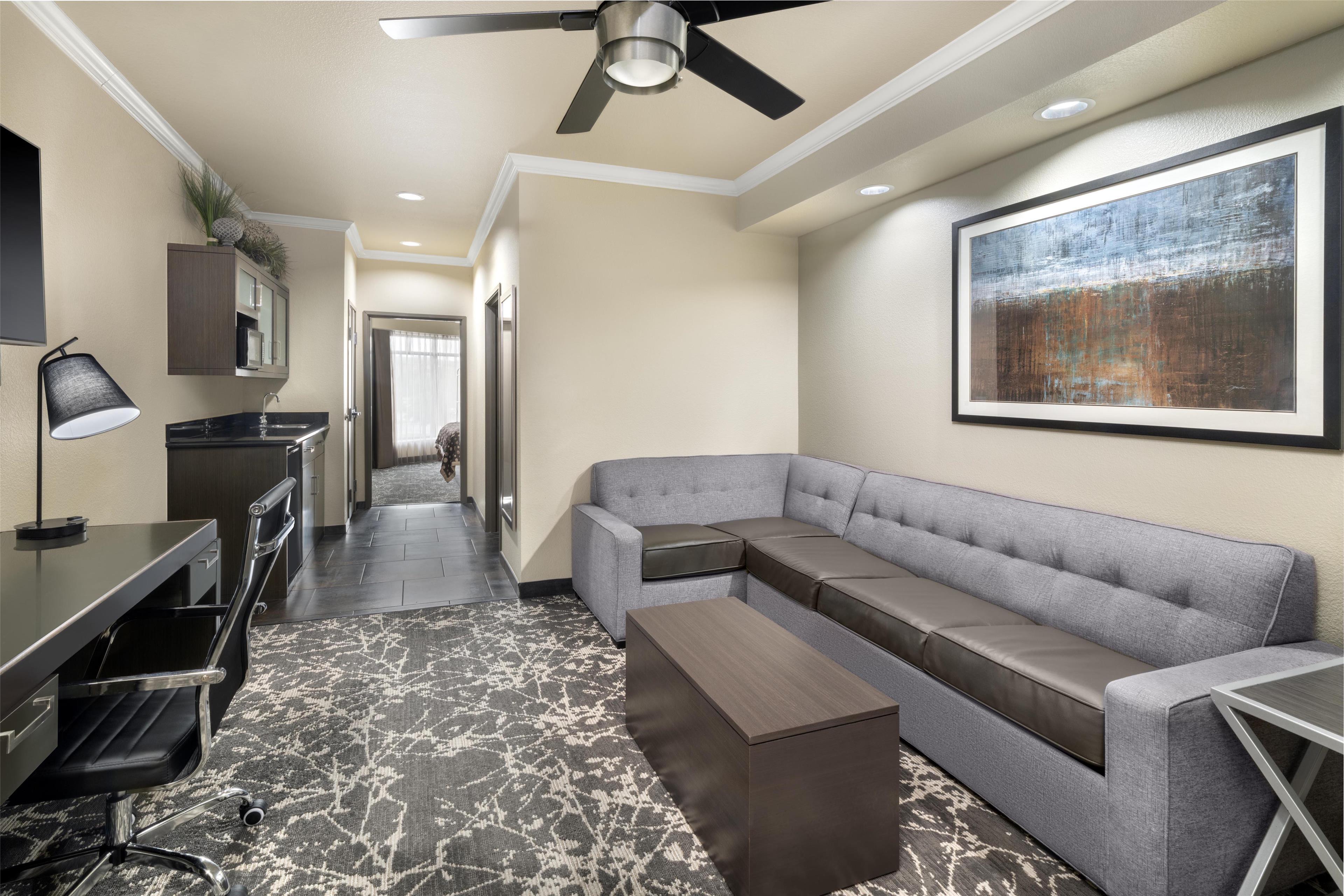 Suite Accessible King Size Bed